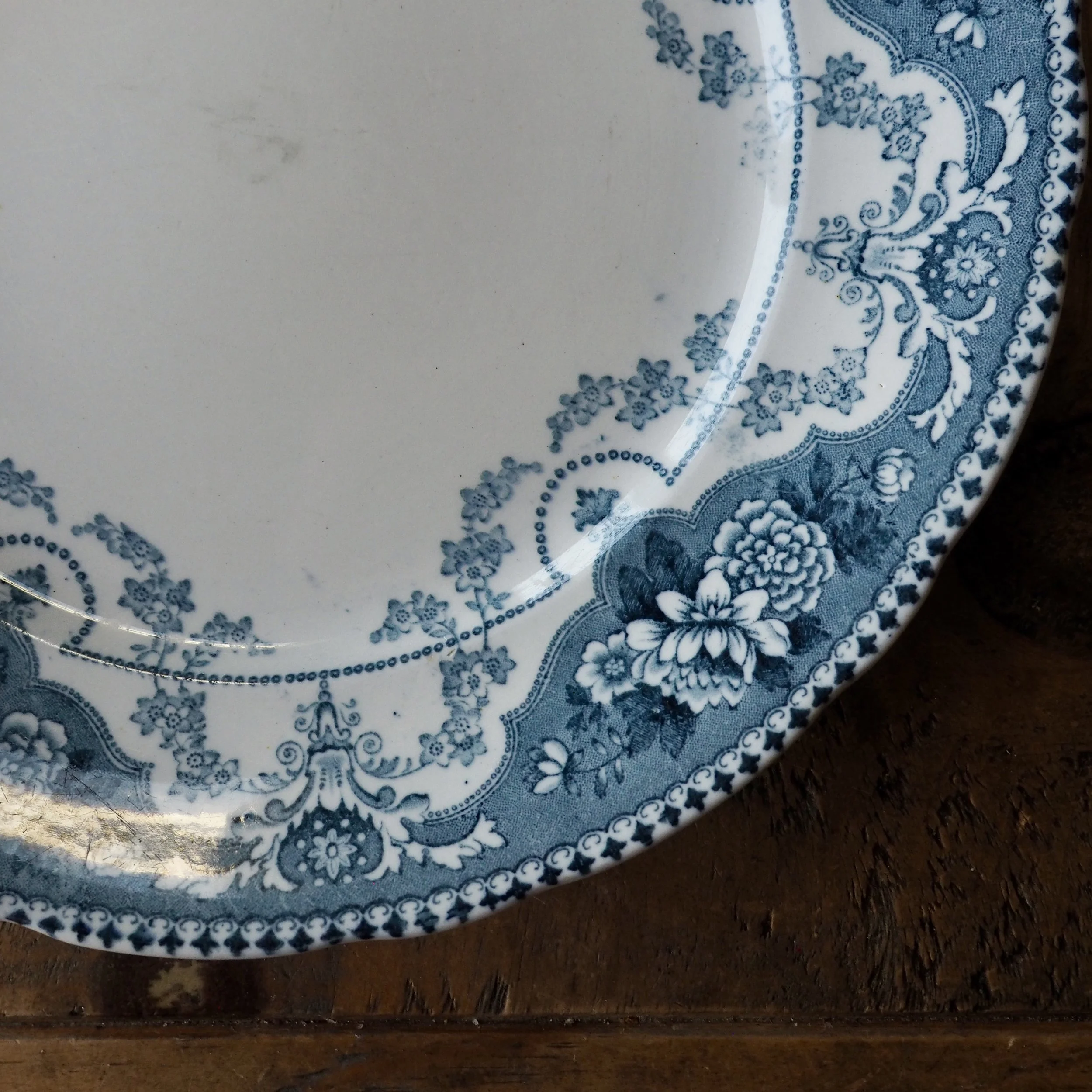 Argyle pattern dinner plate by F & sons Burslem close up