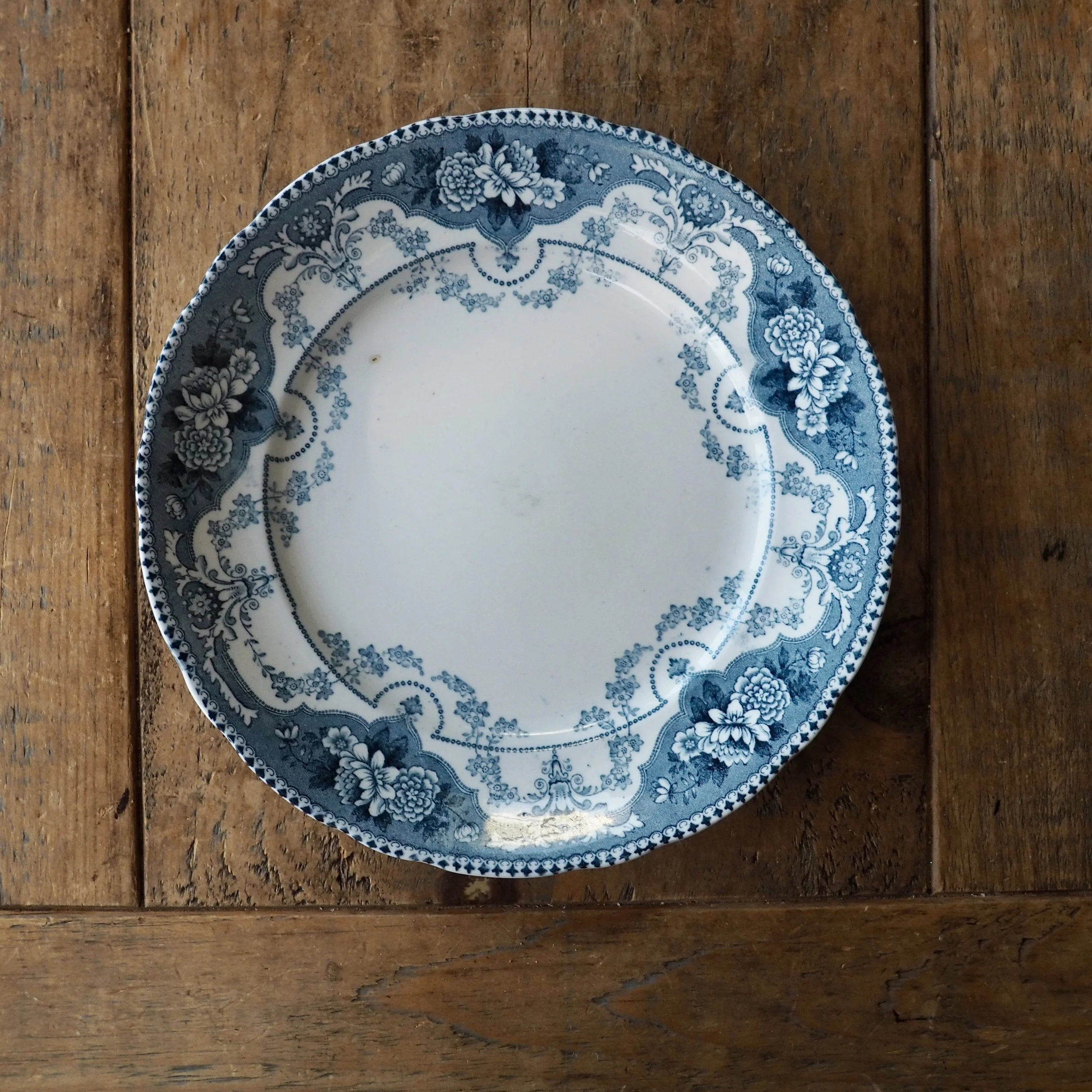 Vintage “Argyle” pattern dinner plate