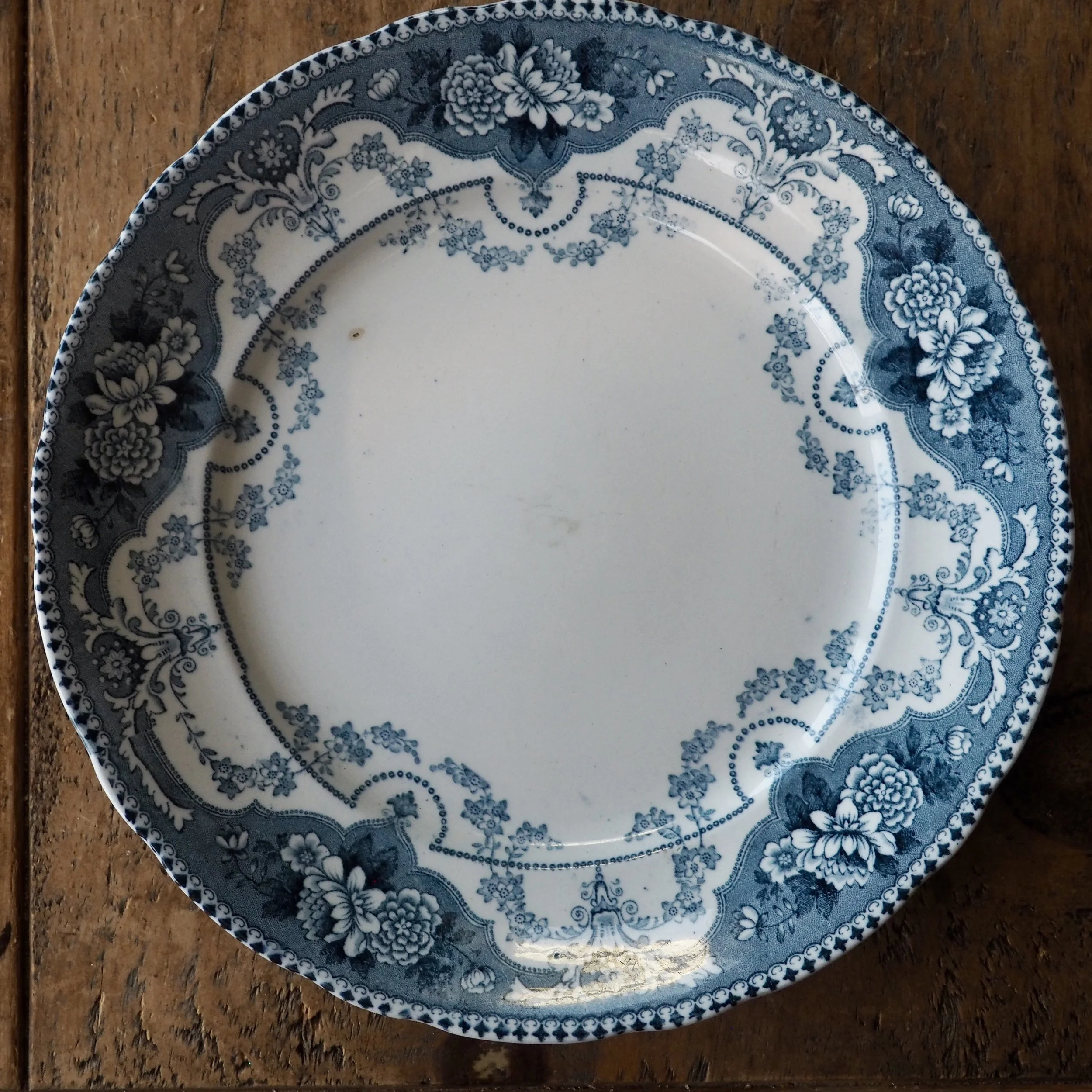Argyle pattern dinner plate by F & sons Burslem