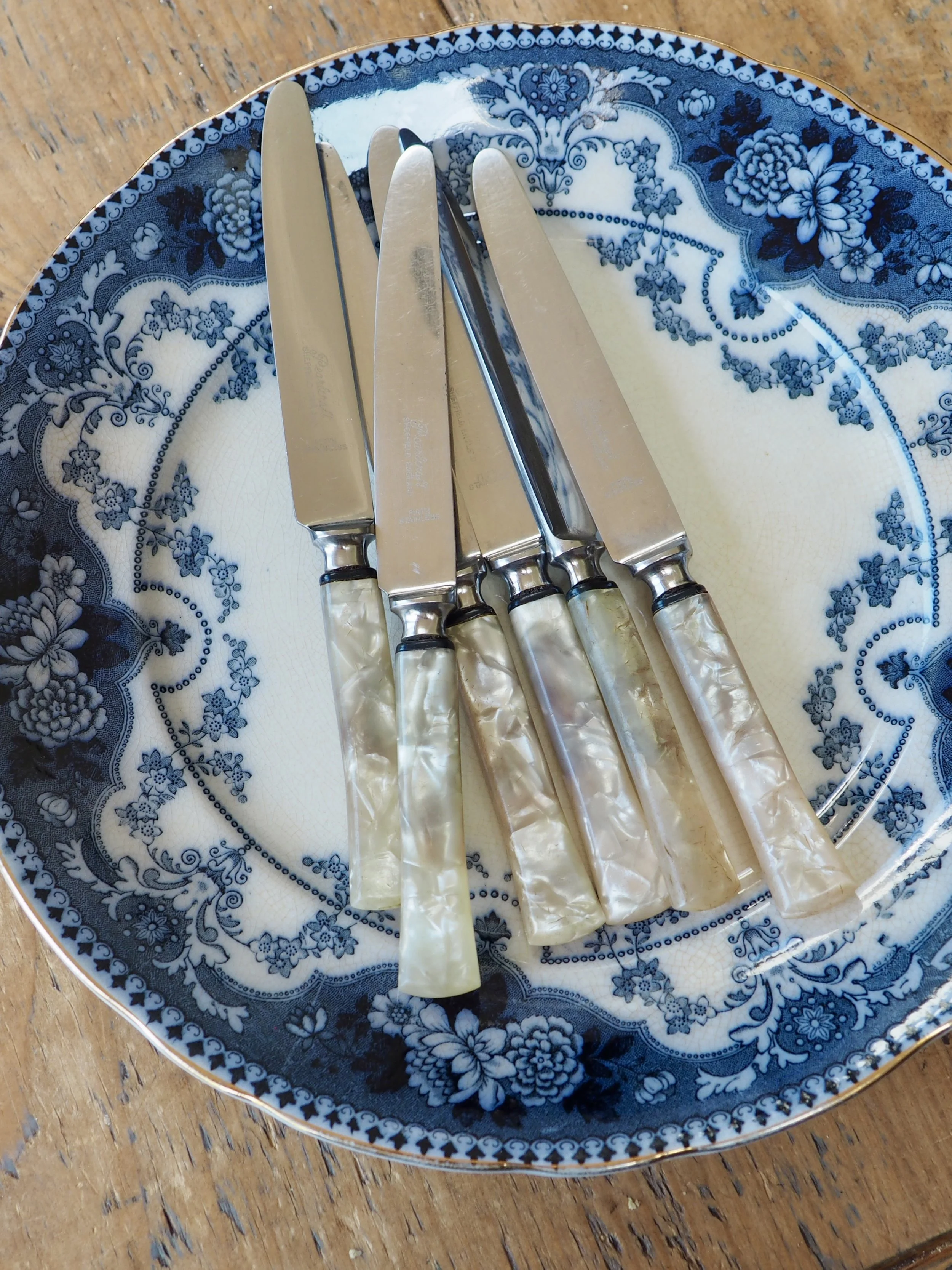 Vintage cutlery knives by Pearlcraft