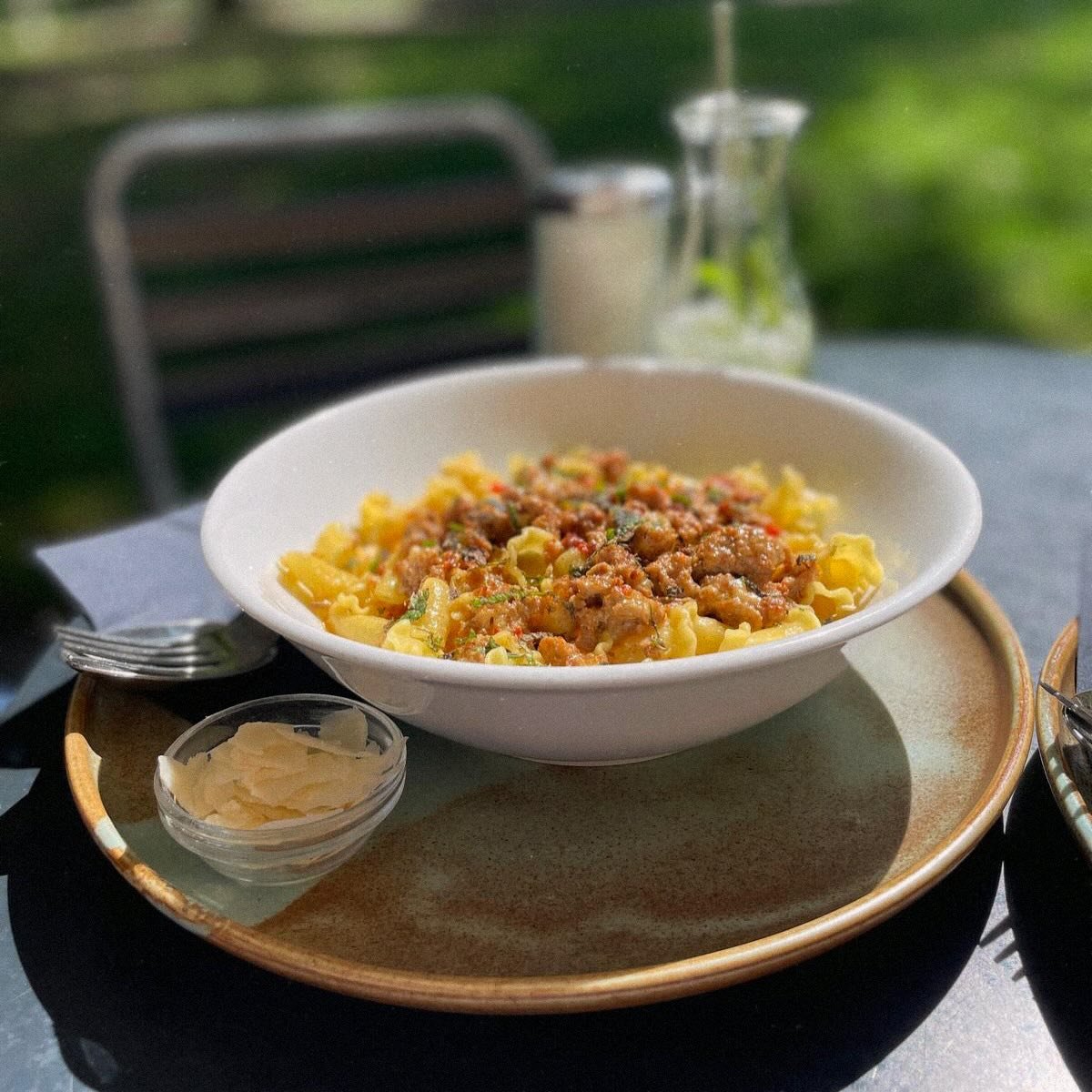 Unser Klassiker und euer Liebling: Ragù Santa Pasta mit Minze und Fenchel-Salsiccia ✨🍝
Mo-Fr 11:30-13:30 @zumkuss
#verdammtgut #santapasta #signaturereceipe