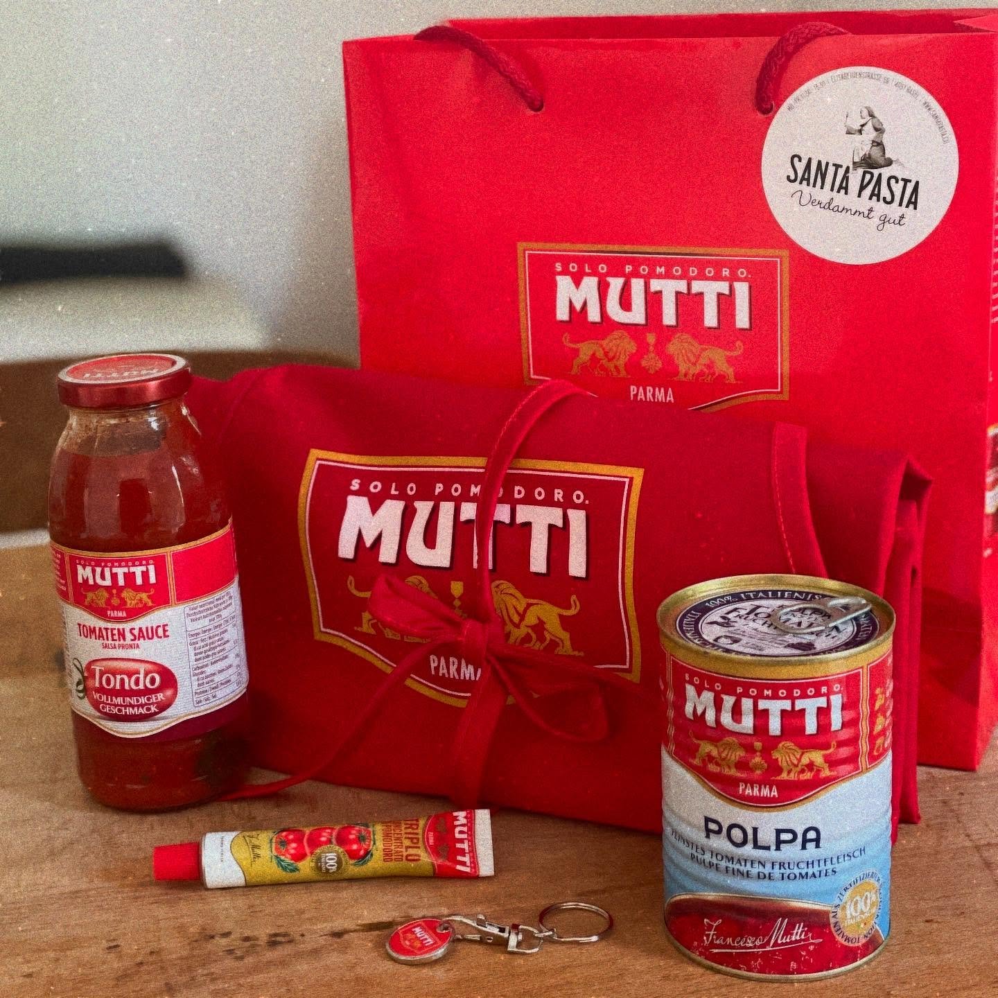 ESC-Special: Mutti ❤️ Santa Pasta
Zu jeder Pasta gibt es ein Set von @muttipomodoroit gratis dazu - Schnell sein, limitierte Auflage.
Jetzt im @zumkuss
#santapasta #verdammtgut #mutti #esc #escbasel