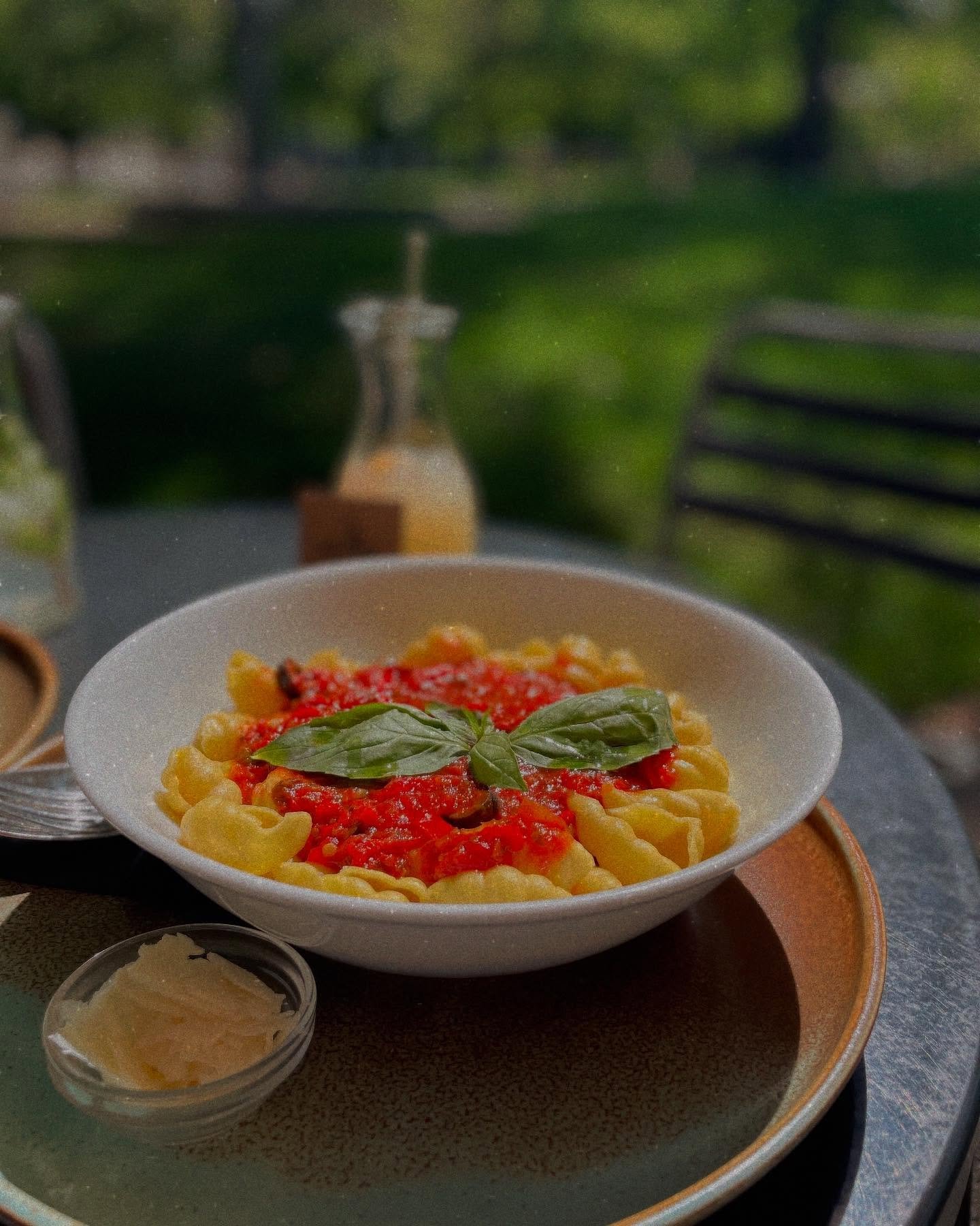 Unser schärfster Klassiker - Pasta all‘arrabbiata 🌶️🔥
Mo-Fr 11:30-13:30 • Take Away oder vor Ort:
📍 @zumkuss
📍 @faehriboedeli (Pop Up)
#santapasta #verdammtgut #arrabbiata