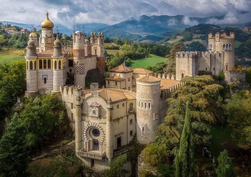 Rocchetta mattei.jpg