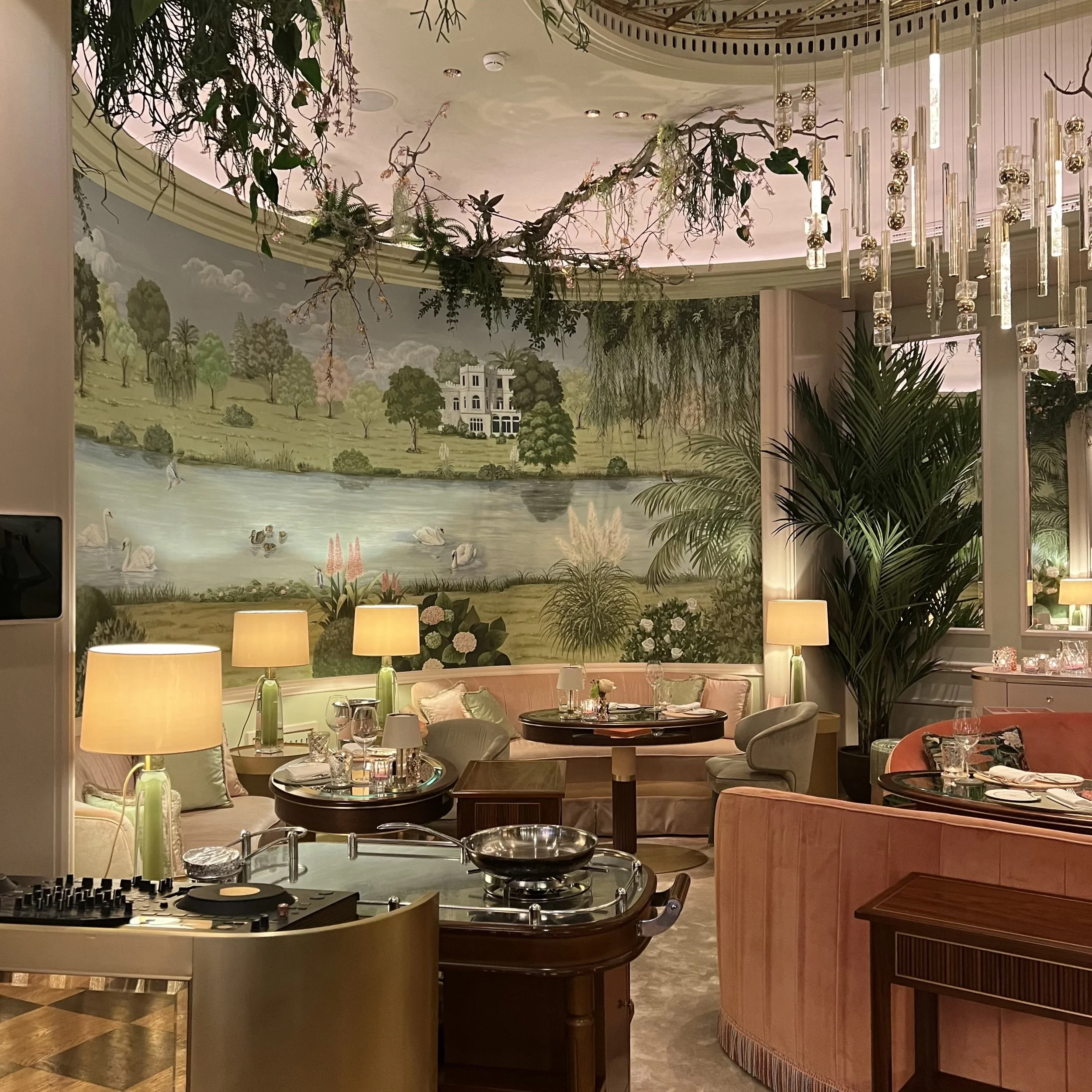 IM HOTEL VIER JAHRESZEITEN 