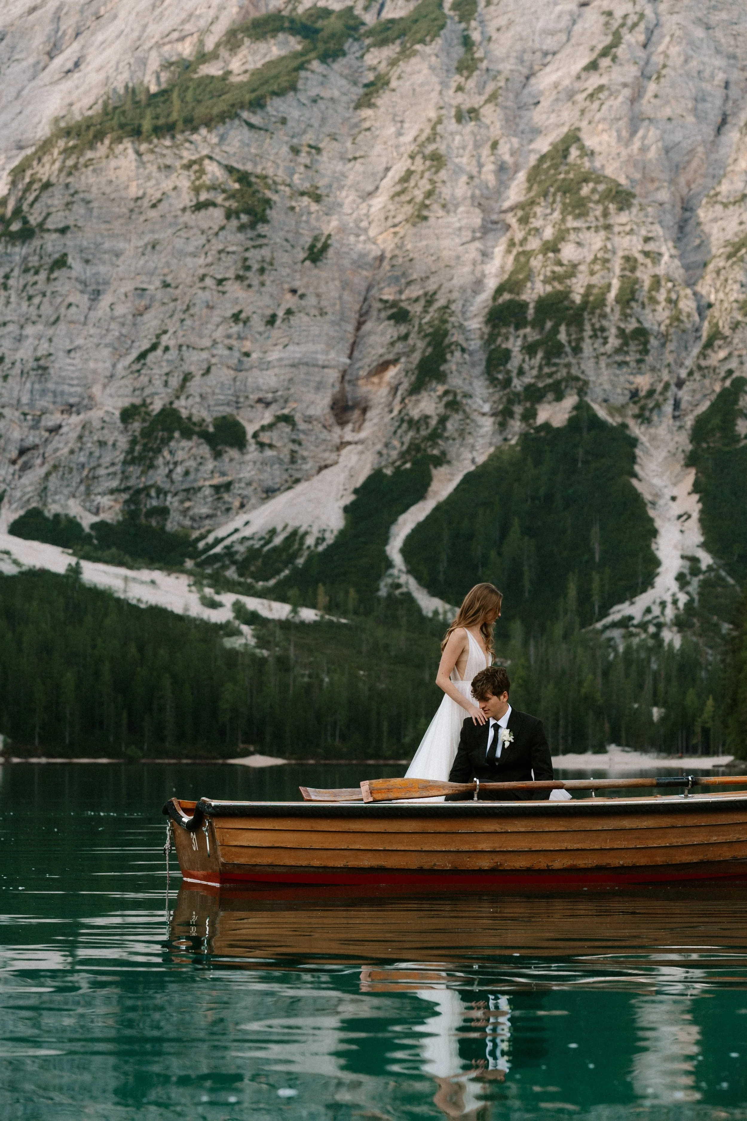 Couple on an elopement in the dolomites