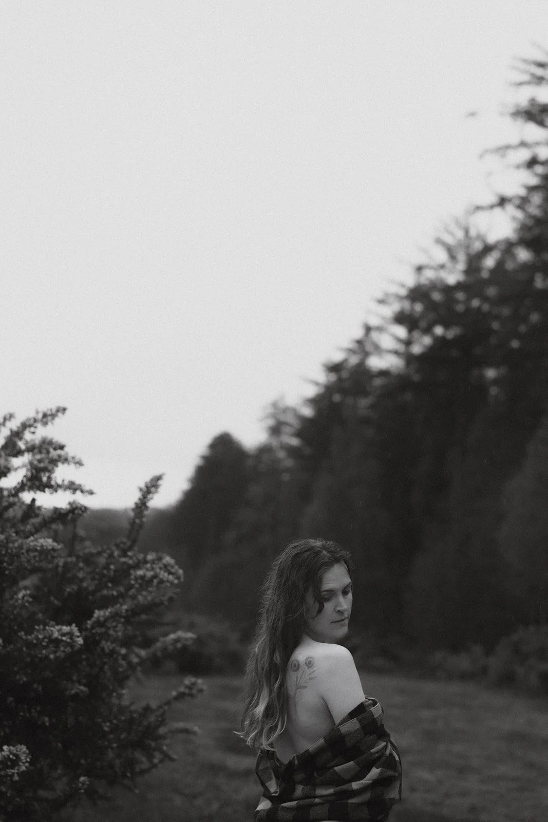 intimate boudoir photoshoot outdoors in a natural setting, Belgium