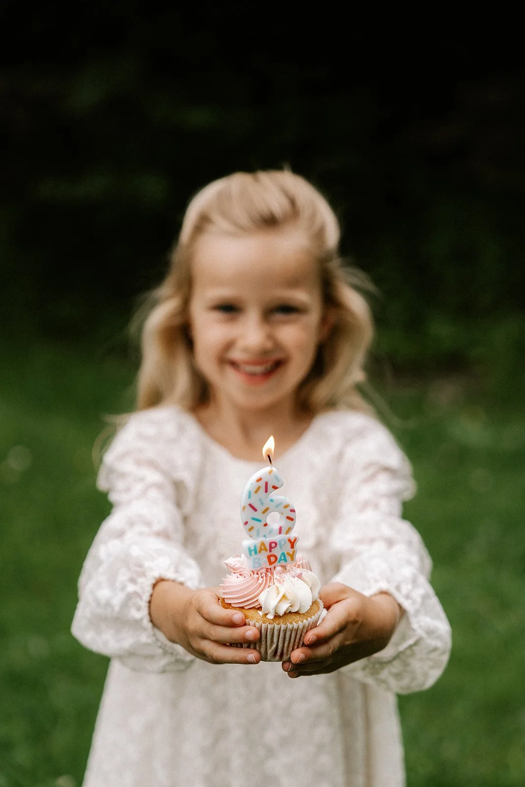 een verjaardag vieren kan perfect tijdens een gezinsfotoshoot