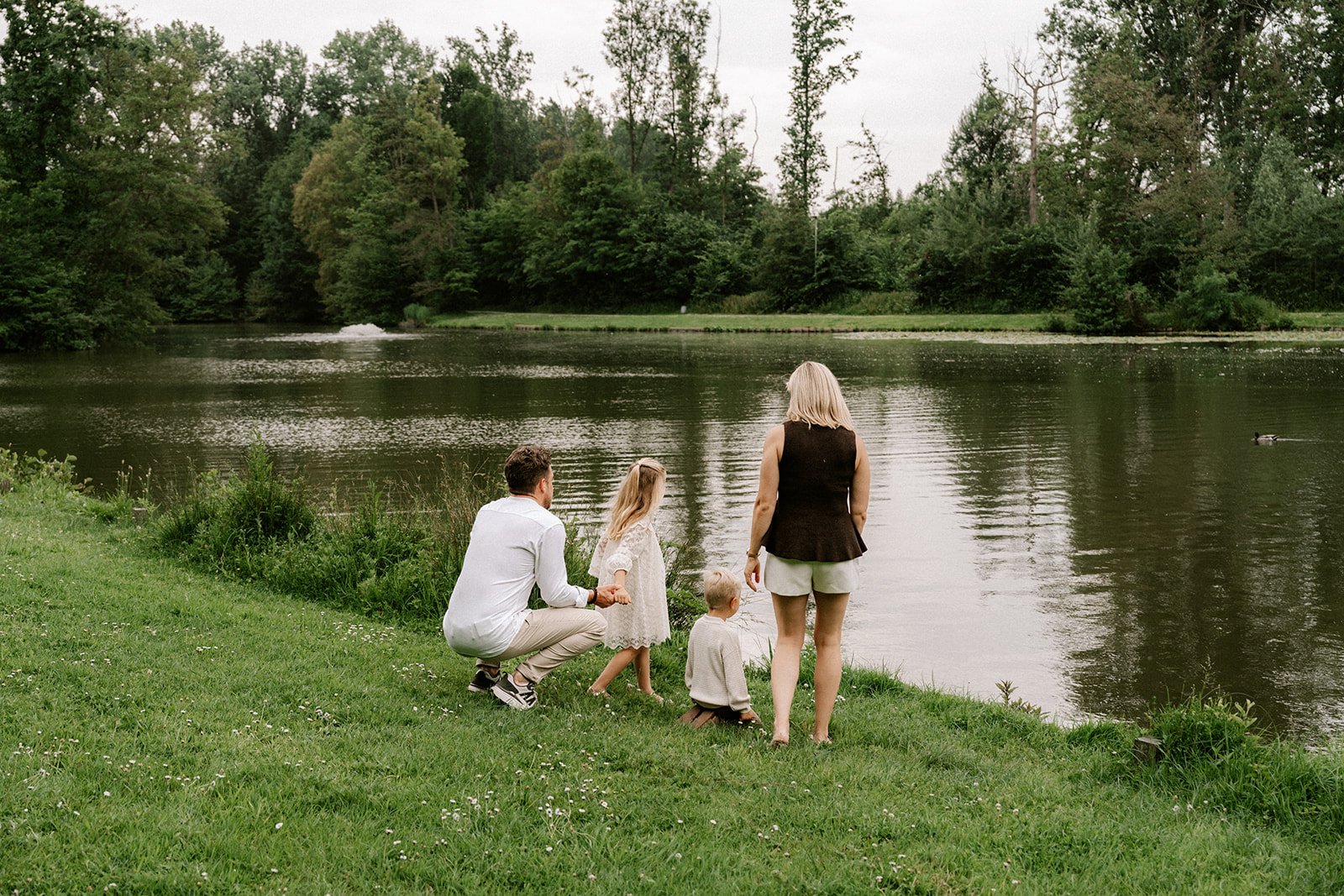 storytelling van een familie tijdens een relaxte fotoshoot