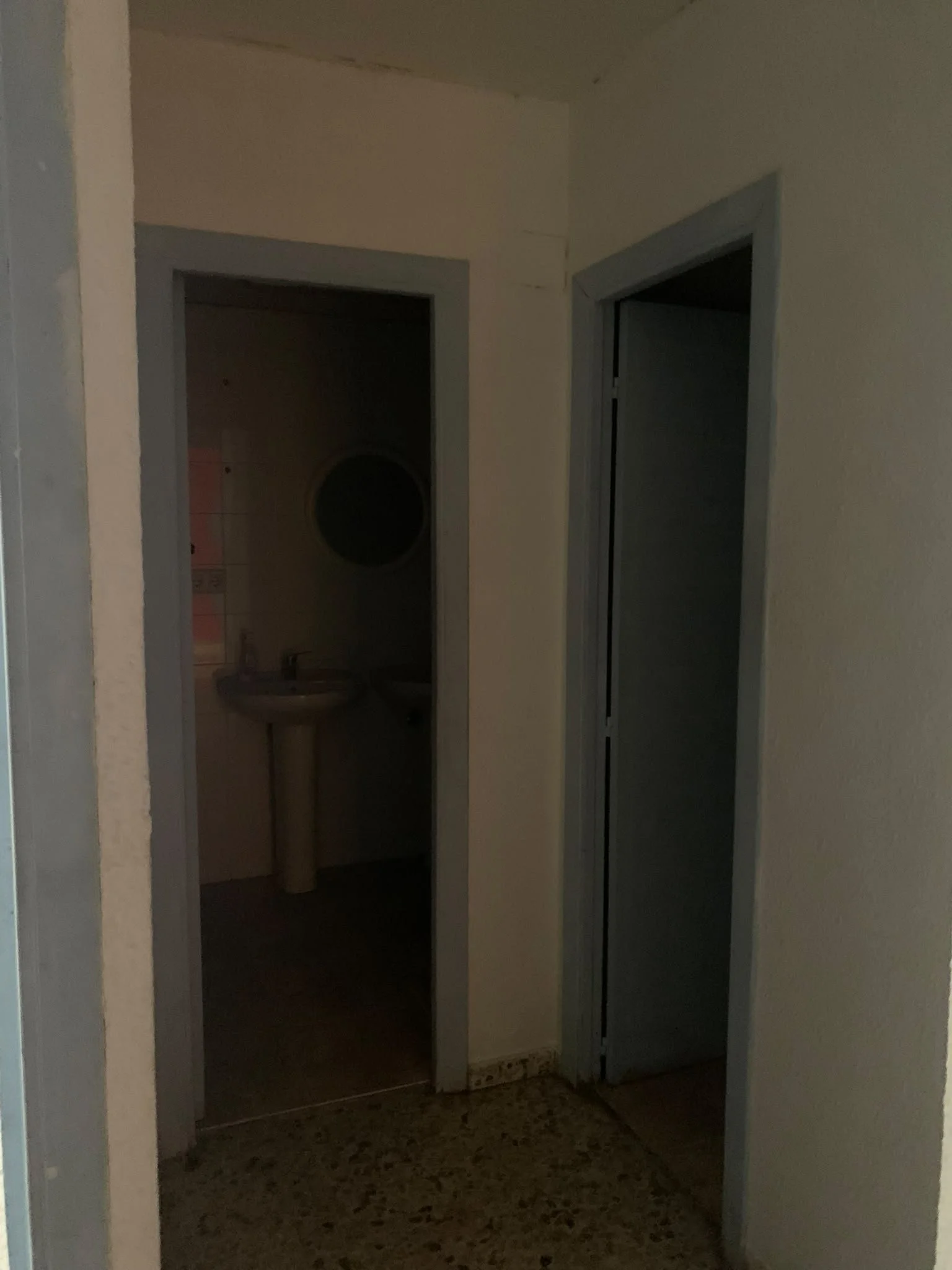 Estado previo del local comercial antes de la redistribución y adecuación para su nueva actividad.
