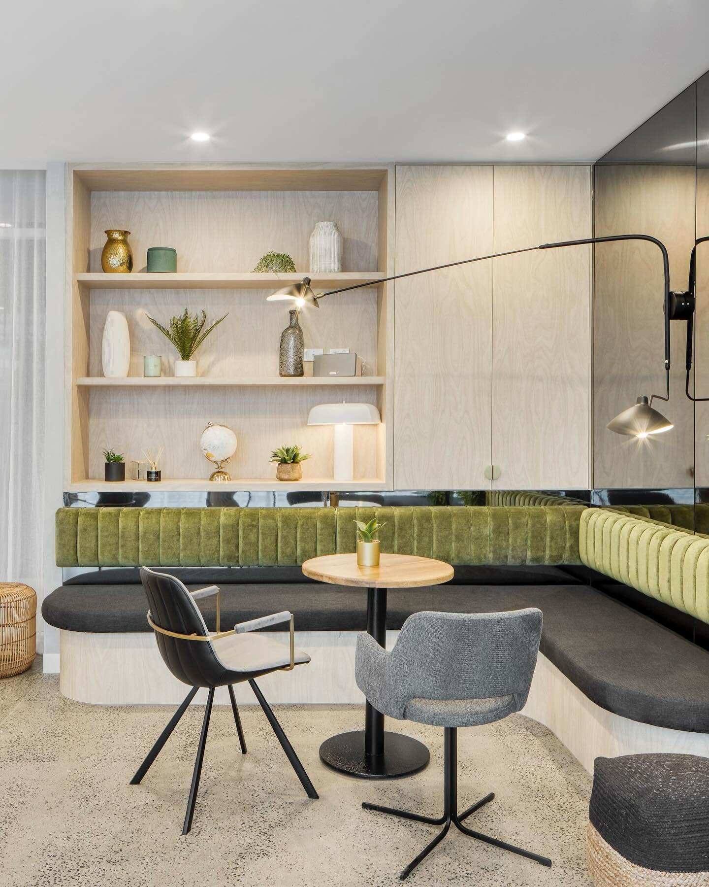 Proof that medical spaces don&rsquo;t have to feel clinical 🩺💚

@nextpracticewestend by #sgbgroup

#designandbuild #fitout #clinicdesign #medicalcentre #workplacedesign #commercialconstruction #commercialdesign #australianbuilders