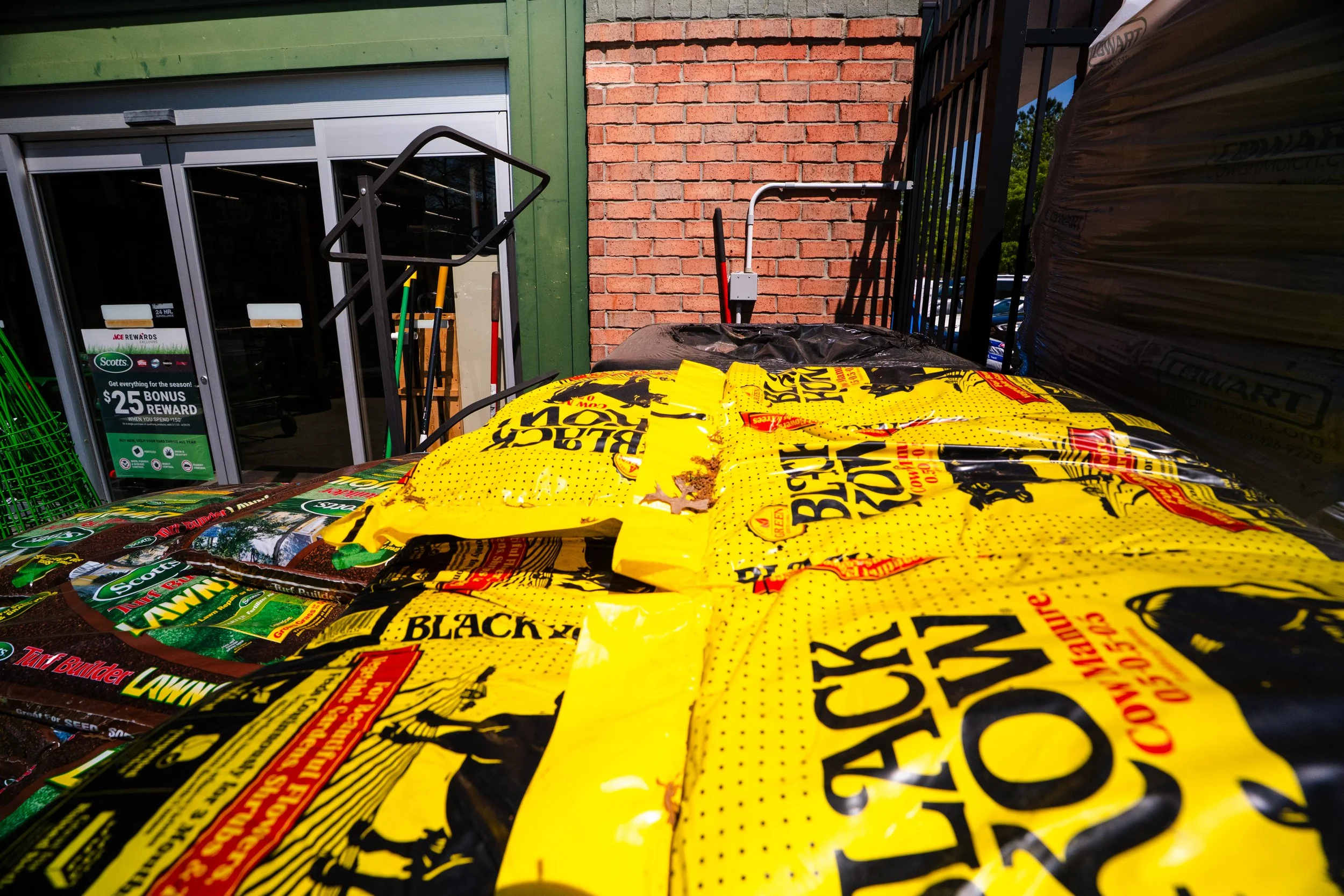 Garden center Black Kow 1135492.jpg