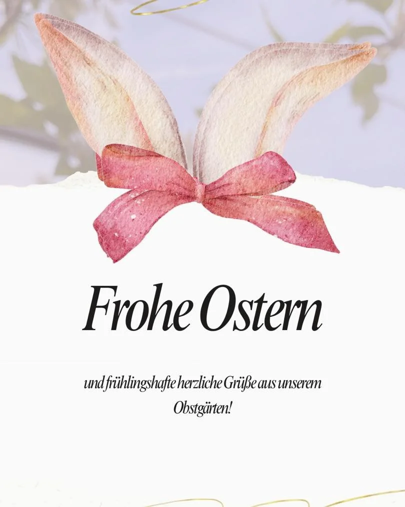 Frohe Ostern aus dem bl&uuml;henden Bio-Obstgarten!
Zwischen Apfelbl&uuml;tenmeer, summendem Bienen-Gl&uuml;ck und fr&ouml;hlichem Hummel-Tanz w&auml;chst die Vorfreude auf das kommende Apfelgl&uuml;ck.
Wir w&uuml;nschen euch von Herzen ein friedlich