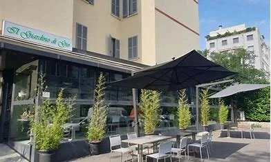 Presso "Il Giardino di Gio'" a Milano iniziano da settembre 2025 i corsi per piccoli gruppi di artisti del colore e del Fashion.                                              In un ambiente rilassante e familiare si sorseggia una tazza di te e si può 