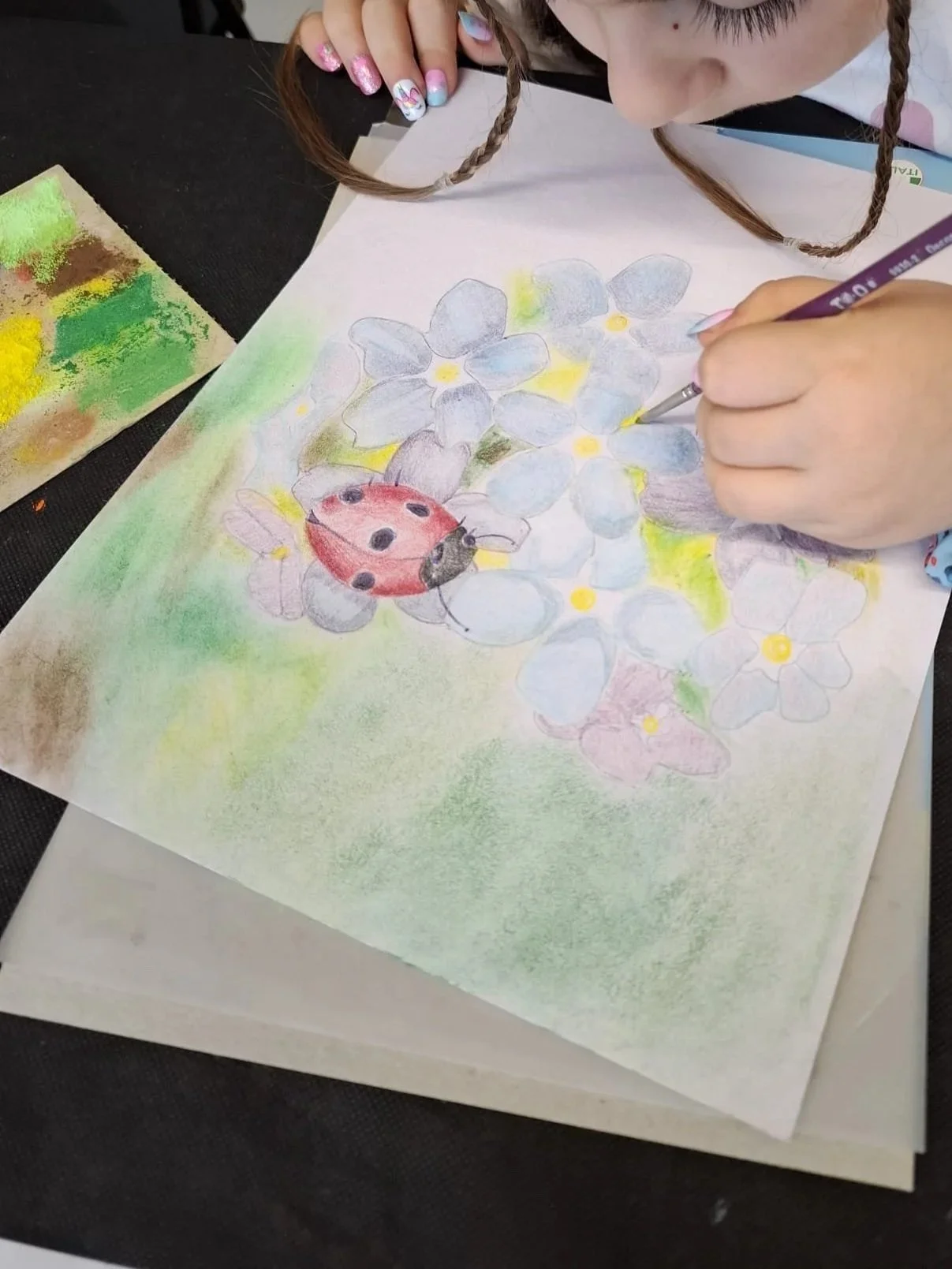 Corsi di Disegno e pittura sensoriale per bambini dai 7 anni.                                                                          Percorso esperienziale  come  strumento         per liberare la creatività e aumentare                             