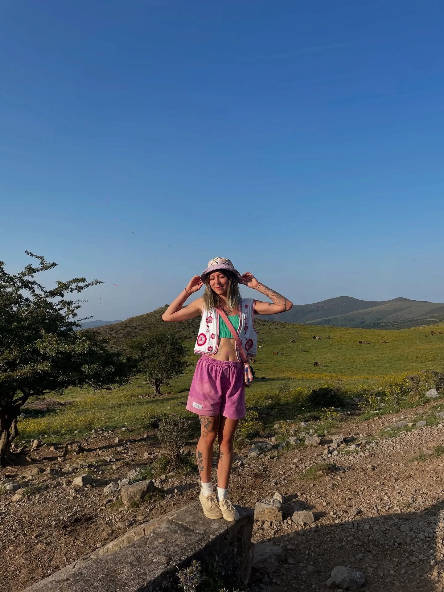 Brighton 💛 space available August 28th, 29th and 30th ✨ booking also some dates in September 🌼
London 💛 September 1st and 15th
🌸 link in bio or dm

#handpoke #brighton #brightontattoo #london #londontattoo