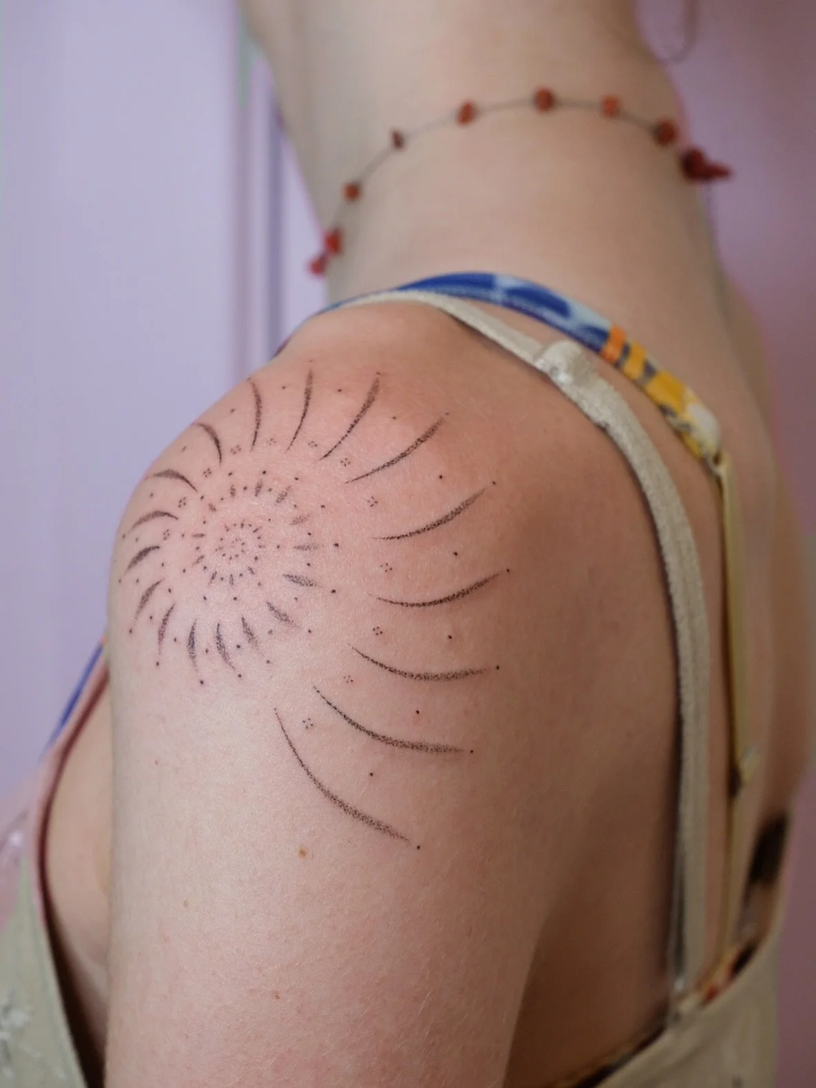 all handpoked ✨🌀

#handpoke #handpoketattoo #machinefreetattoo #blacktattoo #dotworktattoo #smalltattoo #tinytattoo #londontattoo #london #brightontattoo #brighton