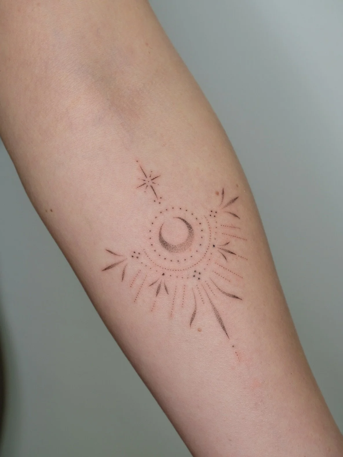 handpoked 💫
📍 currently taking bookings for Feb/March in Bali
+ my waiting list for April/May in Brighton and London 

#handpoke #handpokedtattoos #finelinetattoos #balitattoo #brightontattoo