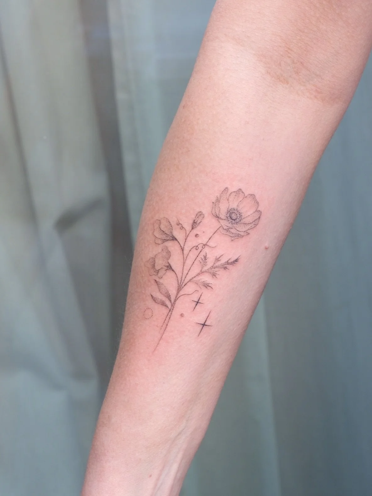 recent London handpoked tattoos ✨ booking now May and June in Brighton 💛
I will try to come one day in London this summer ~ dm or link in bio to be on my waiting list