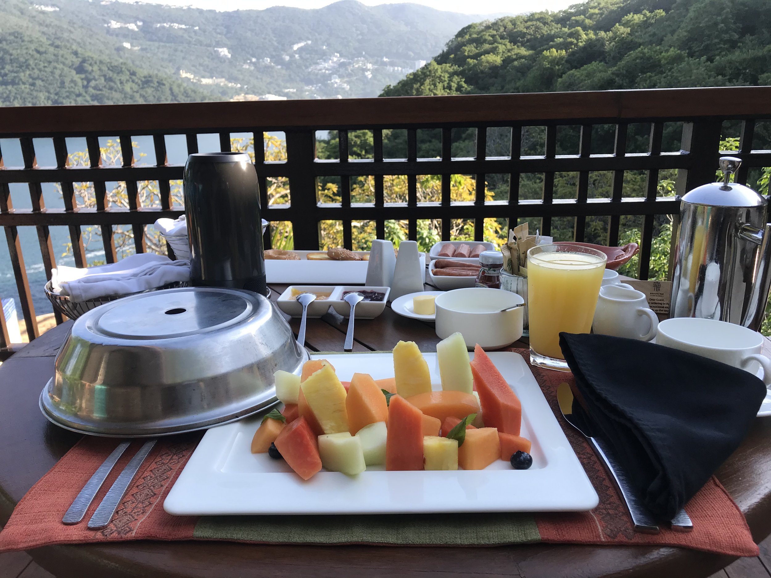 Elegant in-room dining experience at Banyan Tree Cabo Marqués in Acapulco