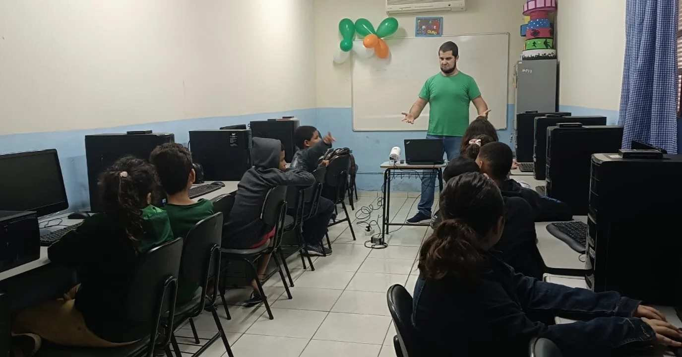 Reinaugura&ccedil;&atilde;o da Sala de Computa&ccedil;&atilde;o! 💻
Agradecemos &agrave; MIAC pela parceria e por nos proporcionar algo t&atilde;o importante para nossas crian&ccedil;as. Gratid&atilde;o por contribuir com novas oportunidades de apren