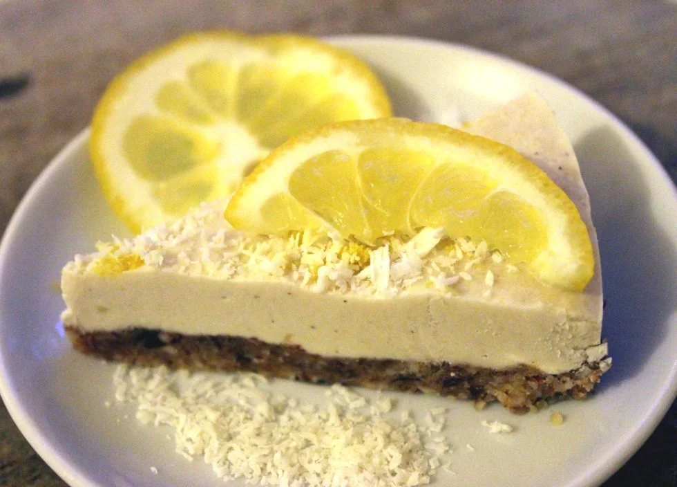 Rohkost Zitronenkuchen ohne Backen und ohne Zucker