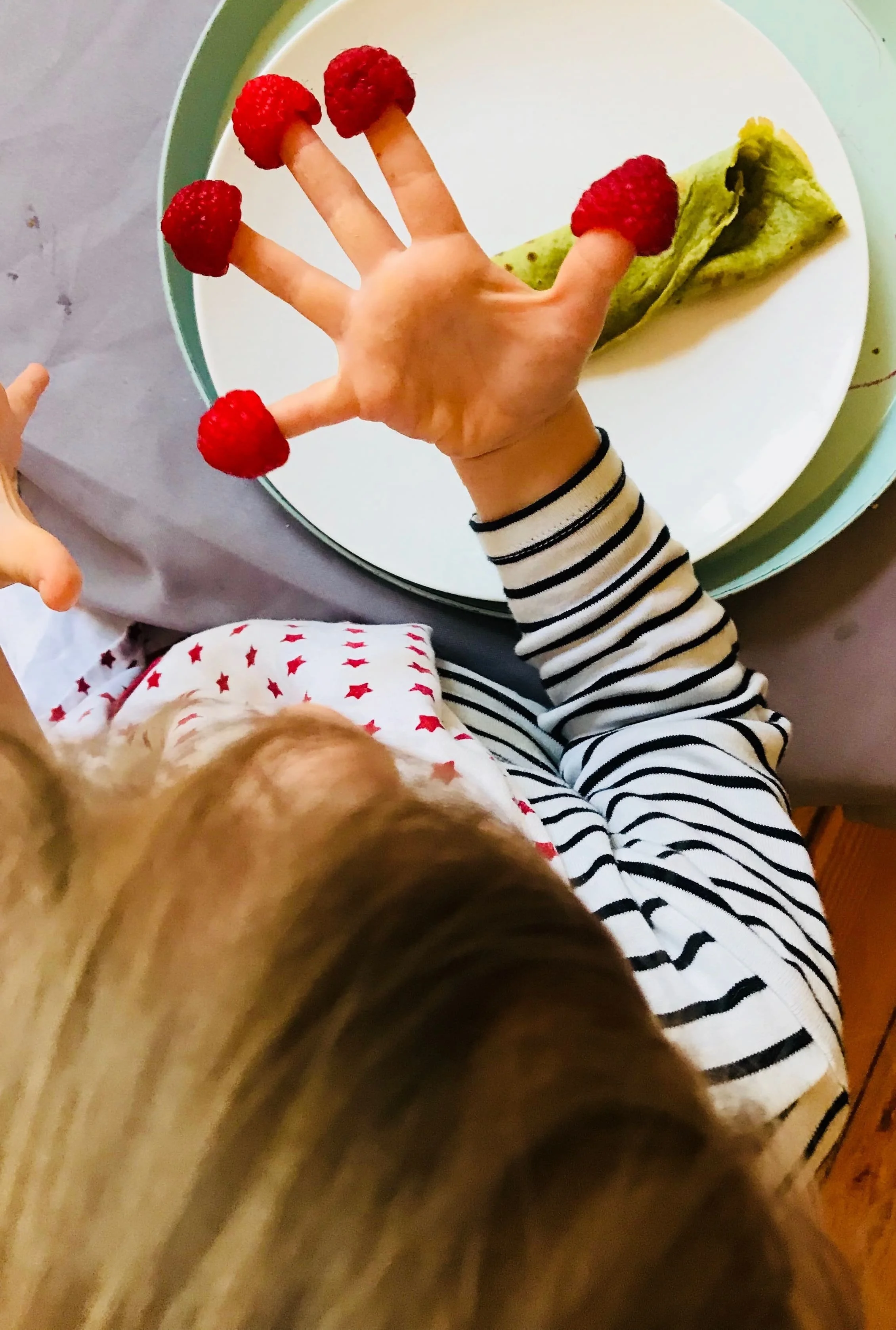 Kind isst kein Obst – 7 einfache Tricks, die wirklich helfen