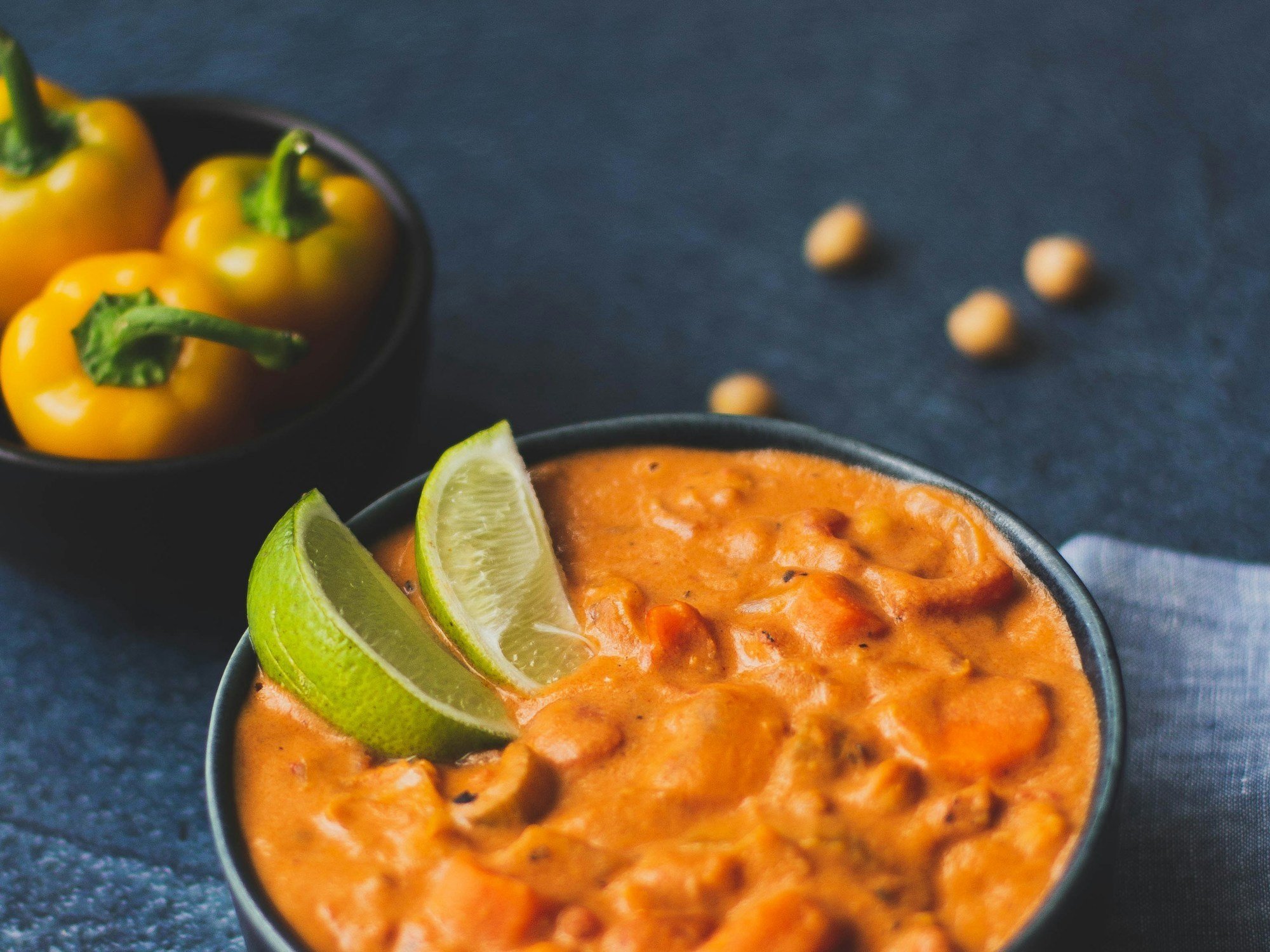 Teller mit Linsen-gemuese-Eintopf