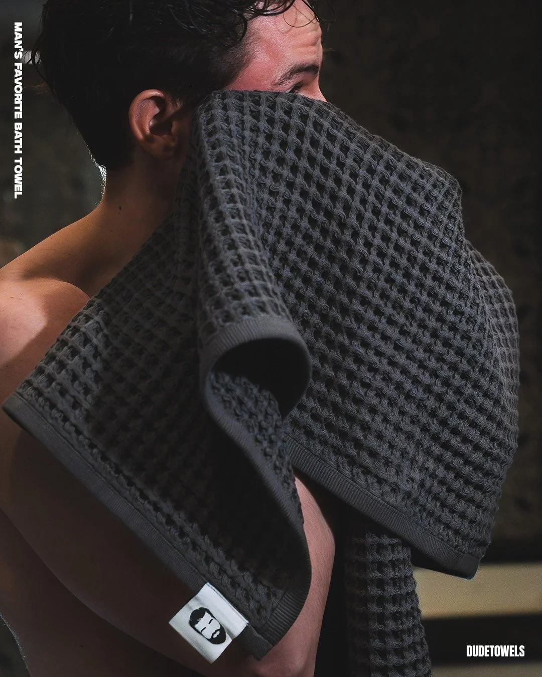 One towel. Two sections. Zero regrets. One part for your face. One part for your body. We did this bc most men quietly prefer to not teabag their own face every day. Just giving dudes options.

And clear boundaries.