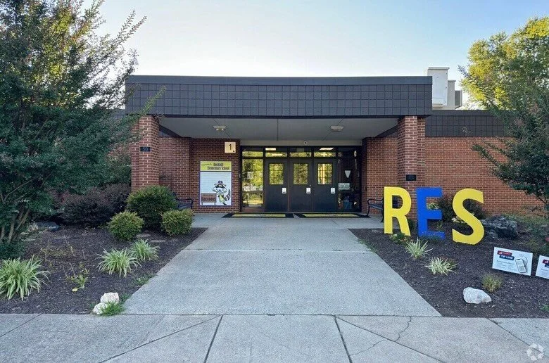 Another successful project in the books for Happy Co Floors! 🏫 Over the past 6 weeks, our dedicated installation crew has been hard at work at Rockhill Elementary School in Stafford, VA, installing 65,000 square feet of stunning @mannington.commerci