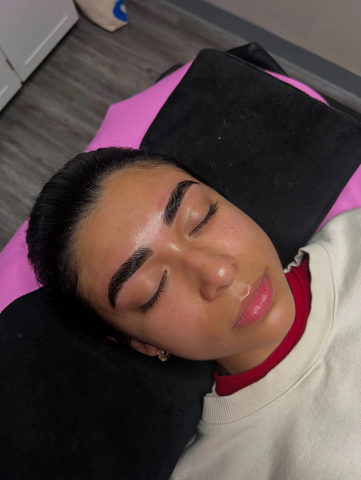 Deluxe brow lamination! This service is AMAZING for those who want super low maintenance on their face with this summer time weather! ✨ Book now with Naomi to get it those brows transformed!
#waxing #brows #kyletx #smtx #supportsmall #smallbuisness