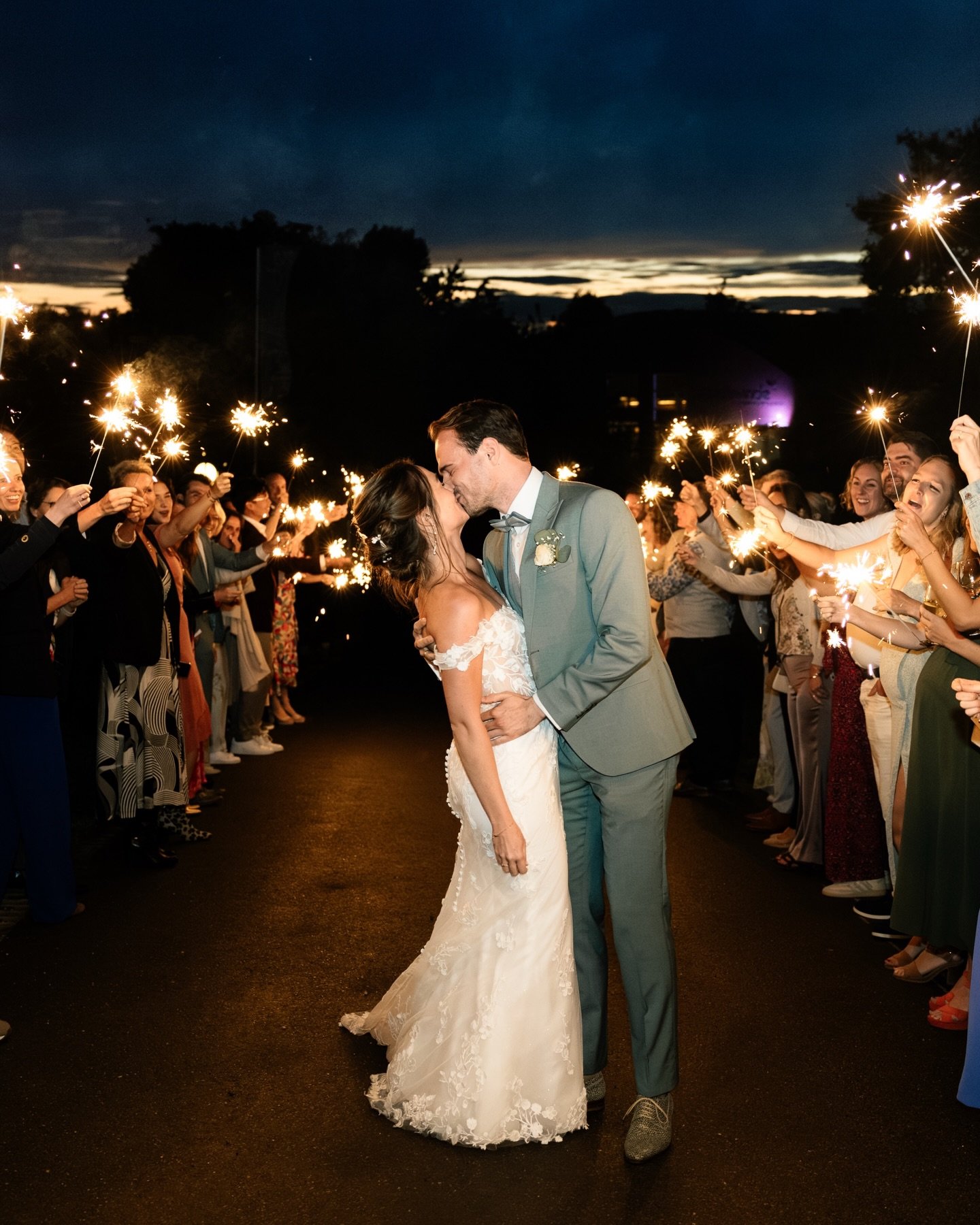 Dinner -> dancefloor 🥳🥳

Locatie diner / @zijdewinde_dekaz 
Locatie feest / @baiana.nl 
Fotograaf / @roosbeinema_ 
Bruidspaar / @mirtevalst @caspervanharen 

#weddingphotography #trouwfotograafnederland #fotograafnijmegen