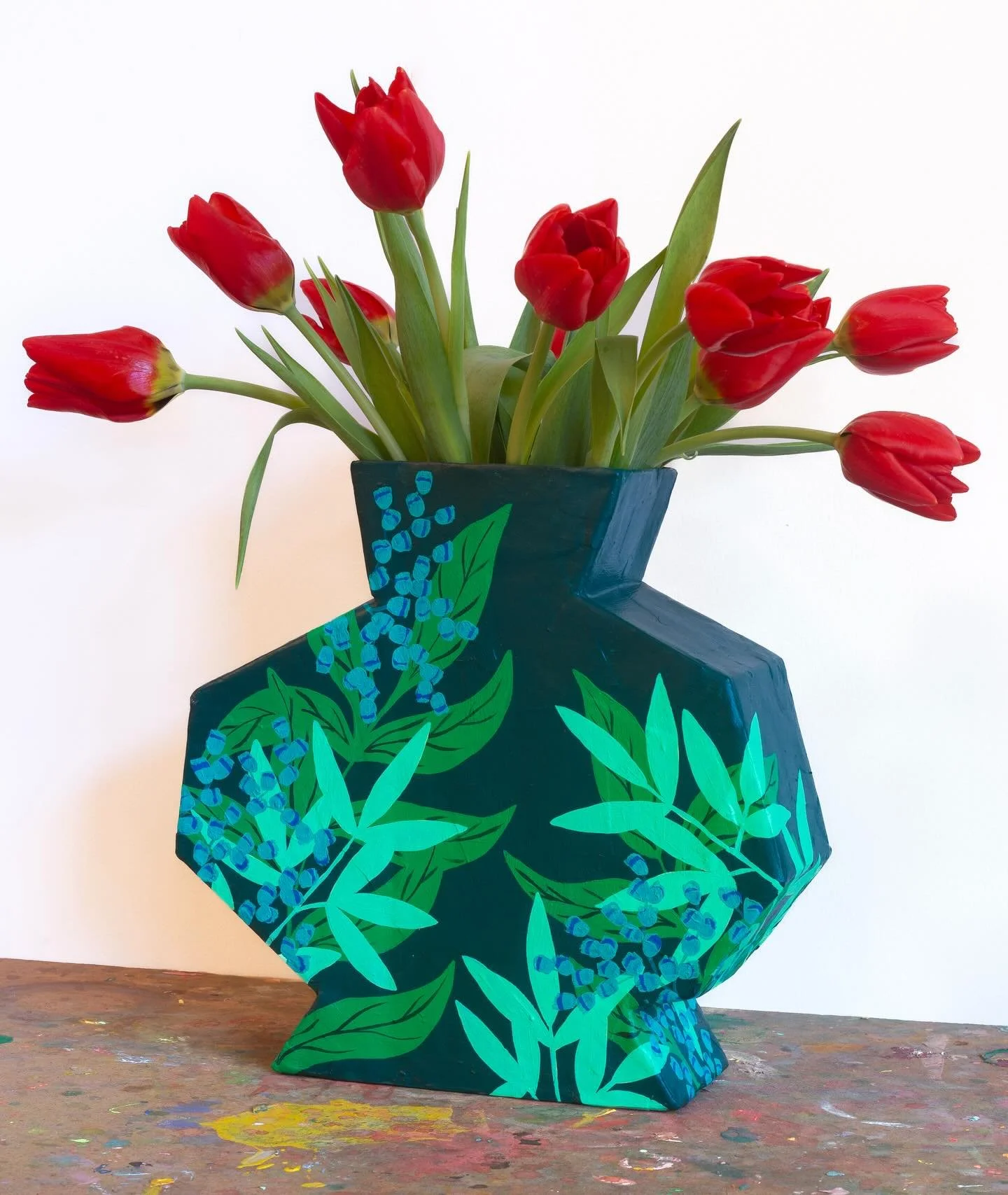 Ever wonder what one of my painted vases would look like in real life? Same. So I made one. 🌷