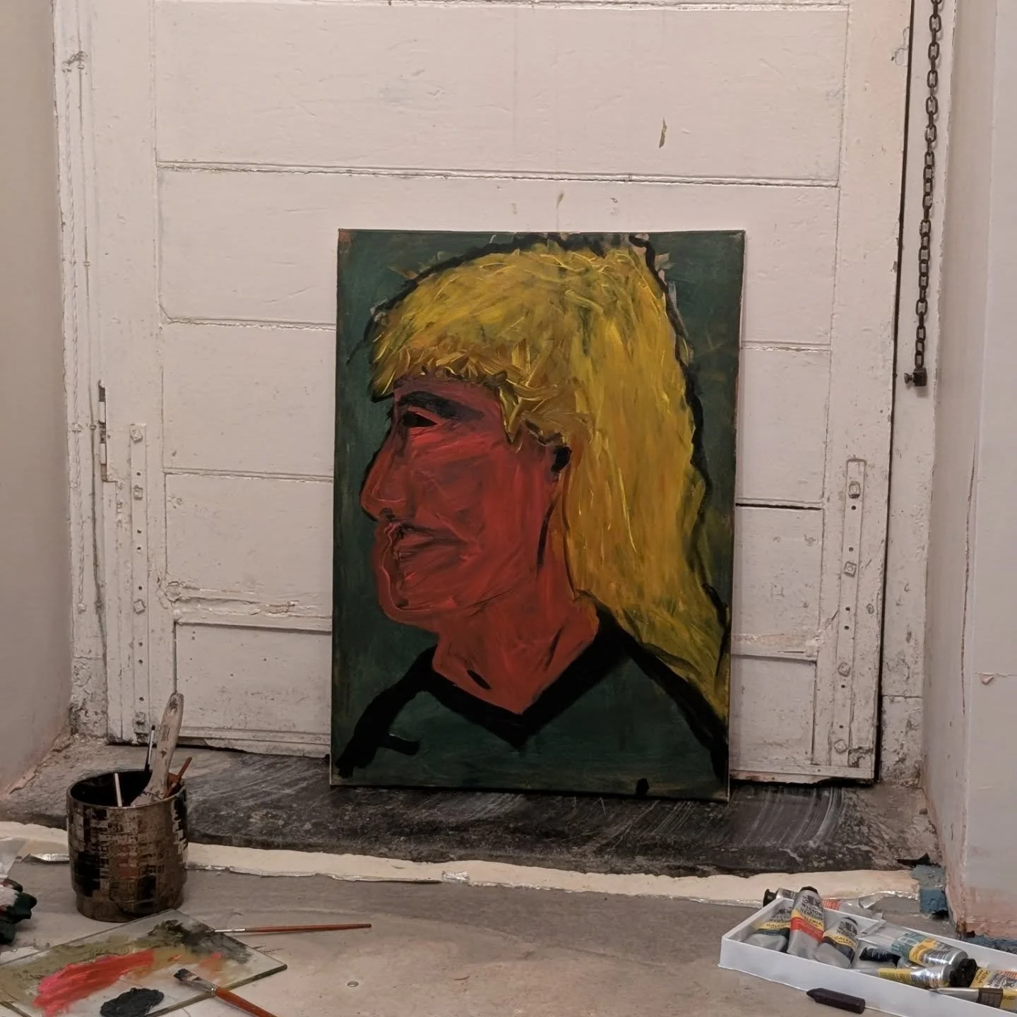 My first canvas painting 🖌️ 
Giddy up. 
Hayley inspecting.
Mighty fun.
Acrylic adventures 
PD