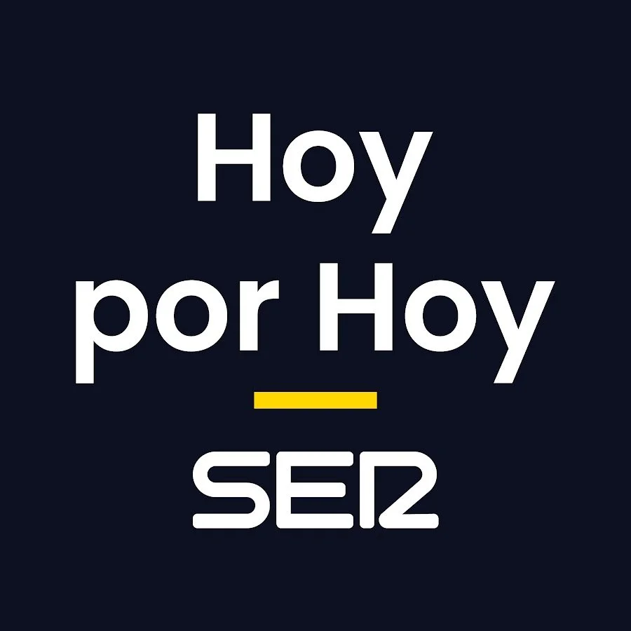 Texto en fondo oscuro que dice 'Hoy por Hoy SER' con una línea amarilla debajo.