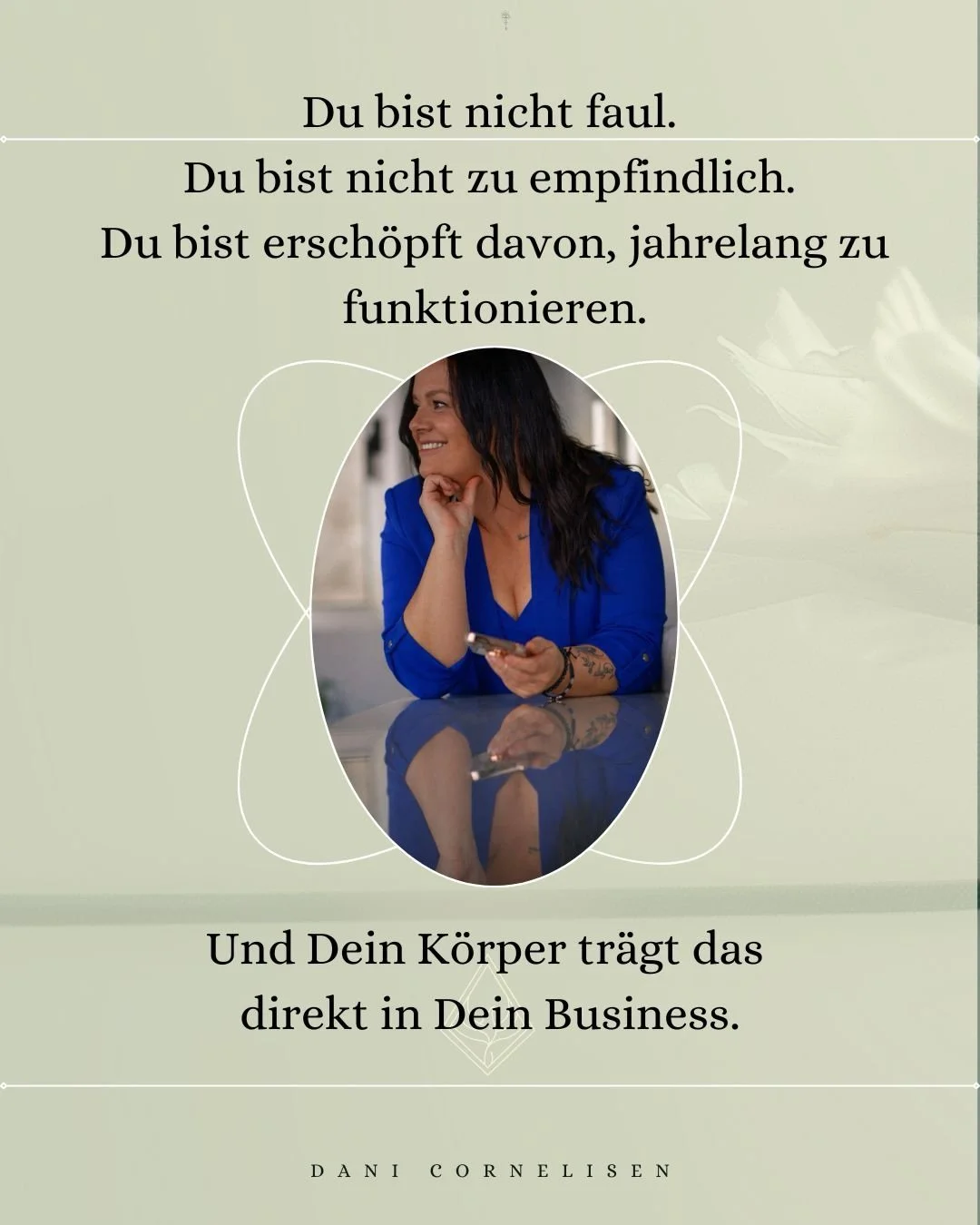 Du funktionierst. Du lieferst. Du h&auml;ltst alles zusammen.

Und trotzdem fragst Du Dich, warum Du in Deinem Business nicht wirklich ankommst.

Die Antwort sitzt nicht im Kopf.
Sie sitzt im K&ouml;rper.

Dein Nervensystem hat gelernt, im Alarm zu b