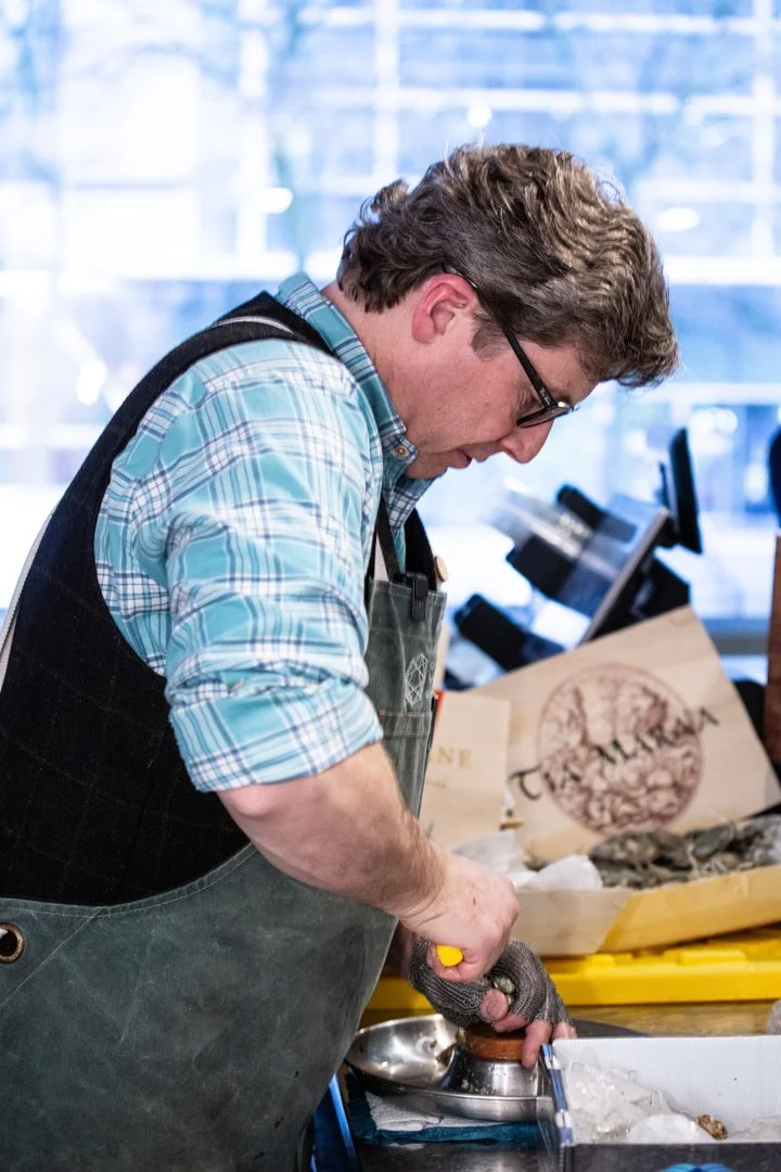 Oyster-shucking-Patrick.jpg