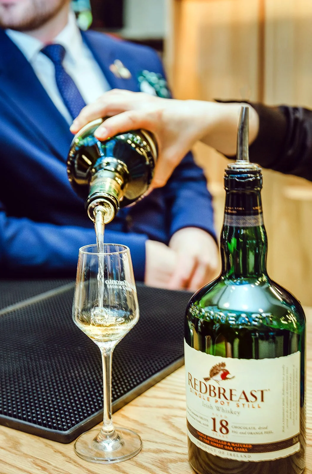 Redbreast-18yo-pouring.jpg