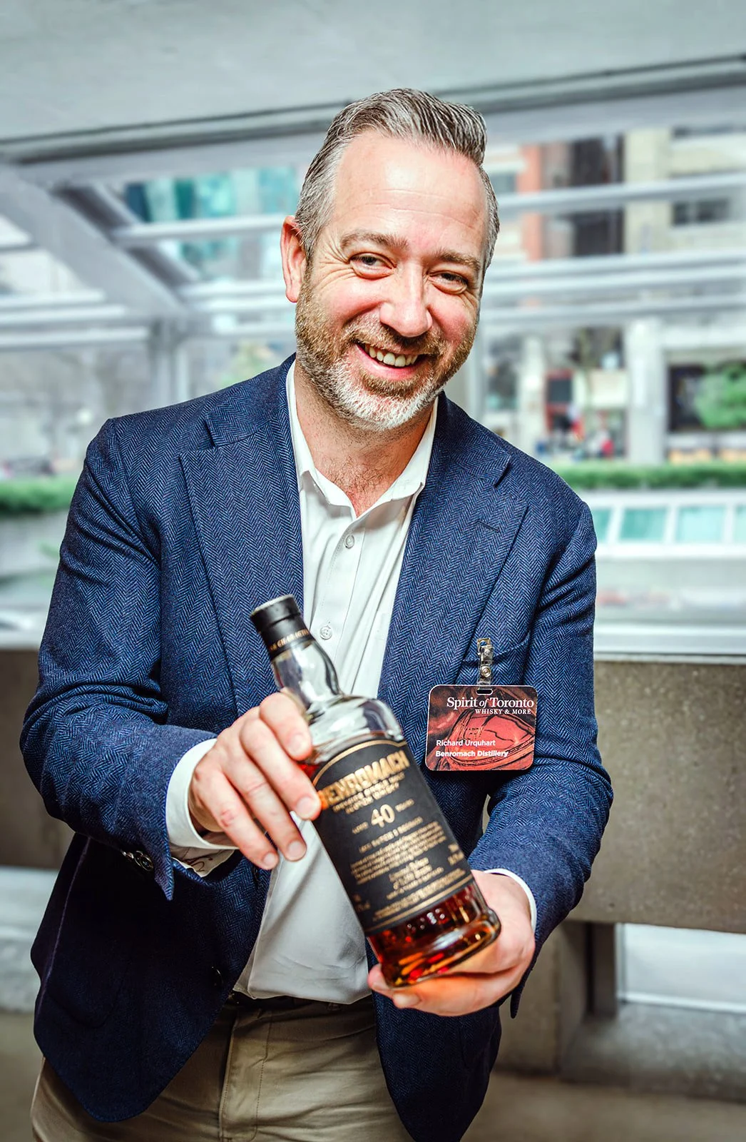 1-moneyshot-Richard-Benromach-40yo.jpg