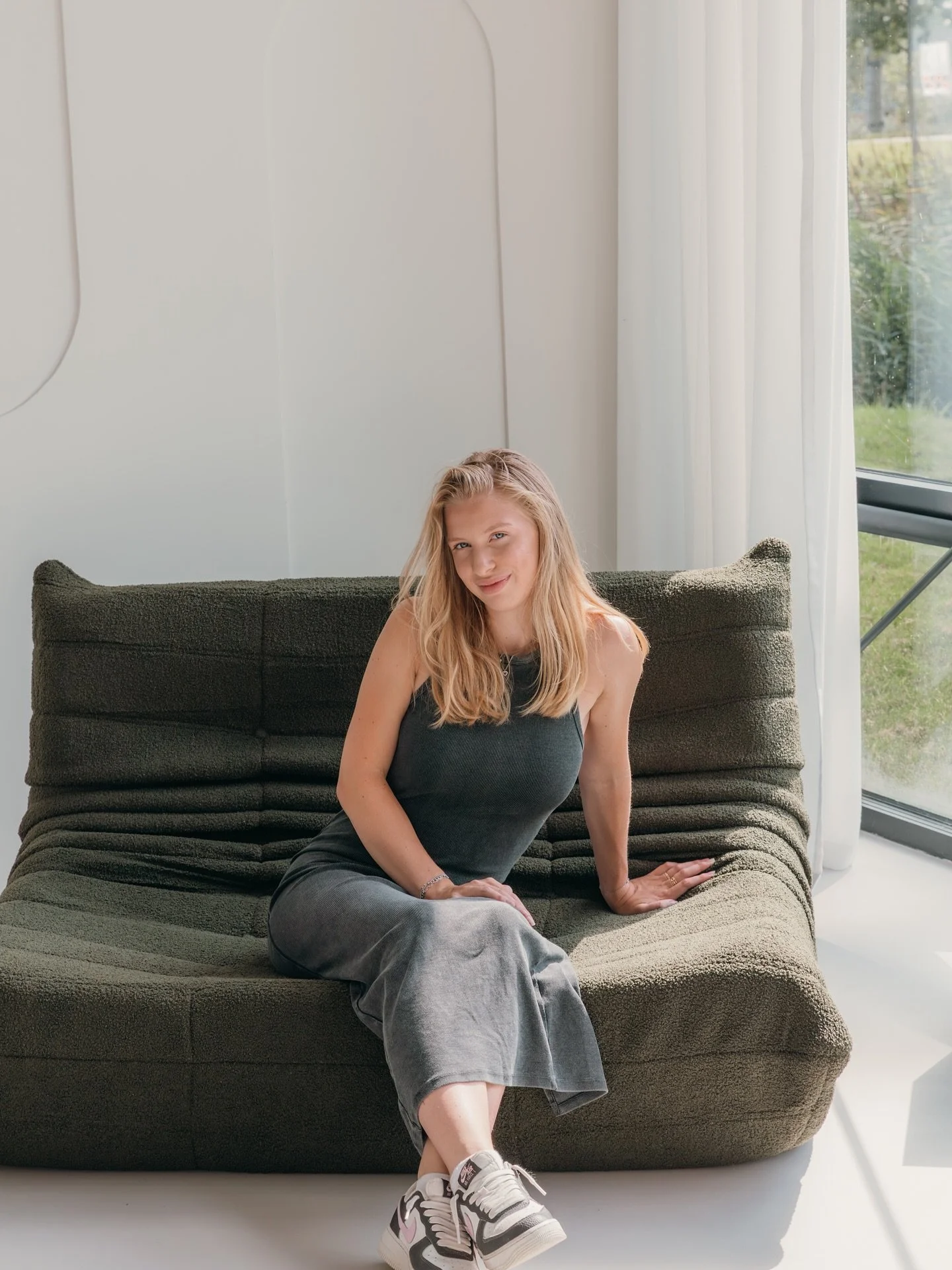 Samen met mijn schoonzusje dook ik de gloednieuwe studio van @studiojupiterleeuwarden in. Zonder plan, gewoon om de creativiteit te laten stromen. En dat met resultaat! Maar eerlijk… met zo’n prachtige ruimte kan het ook bijna niet misga