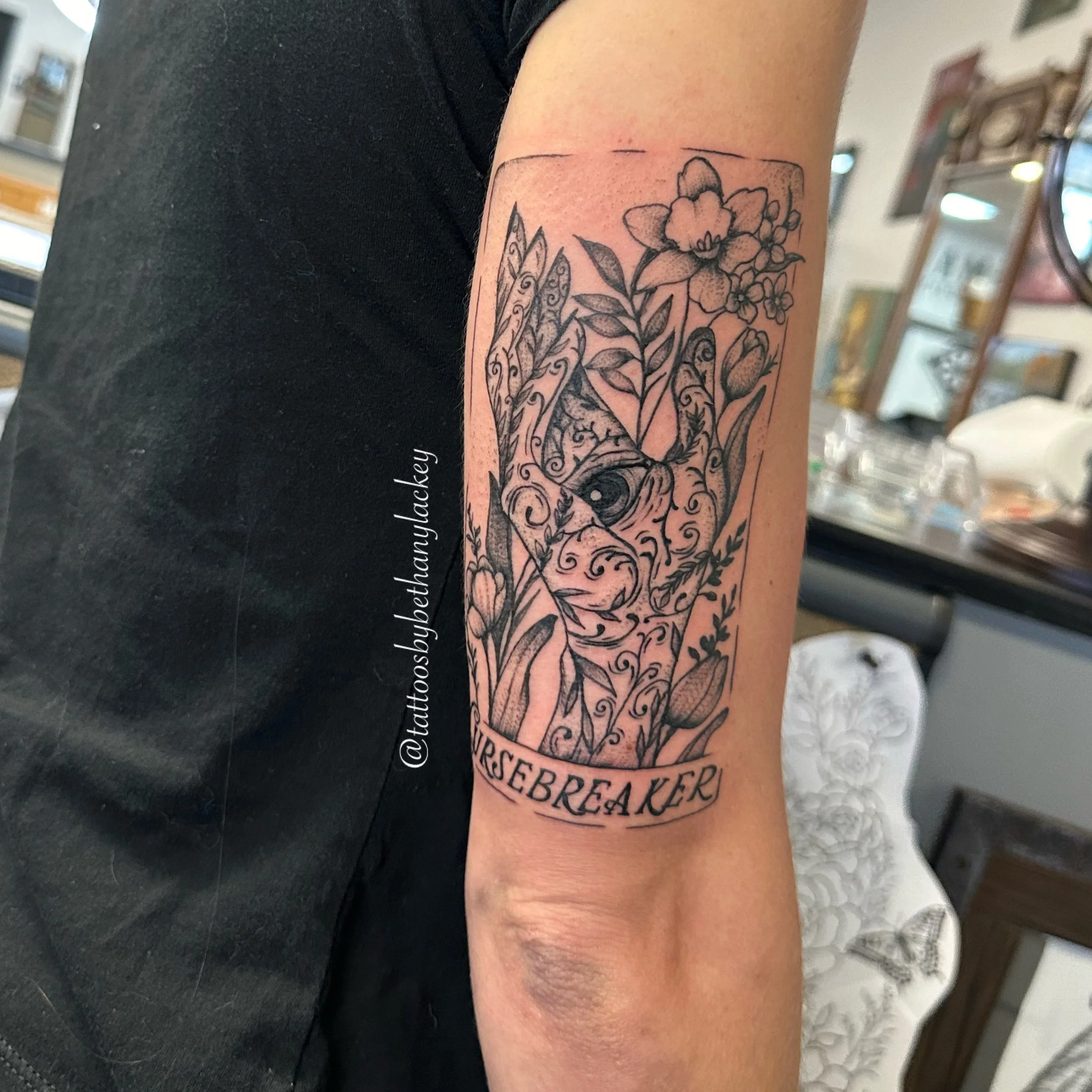 How do you break a curse? With an amazing tattoo, that's how. Feast your eyes on this majestic Feyre Cursebreaker tarot card tattoo inspired by the fantasy book series A Court of Thrones and Roses AKA ACOTAR by Sarah J Maas done in Bethany's signatur