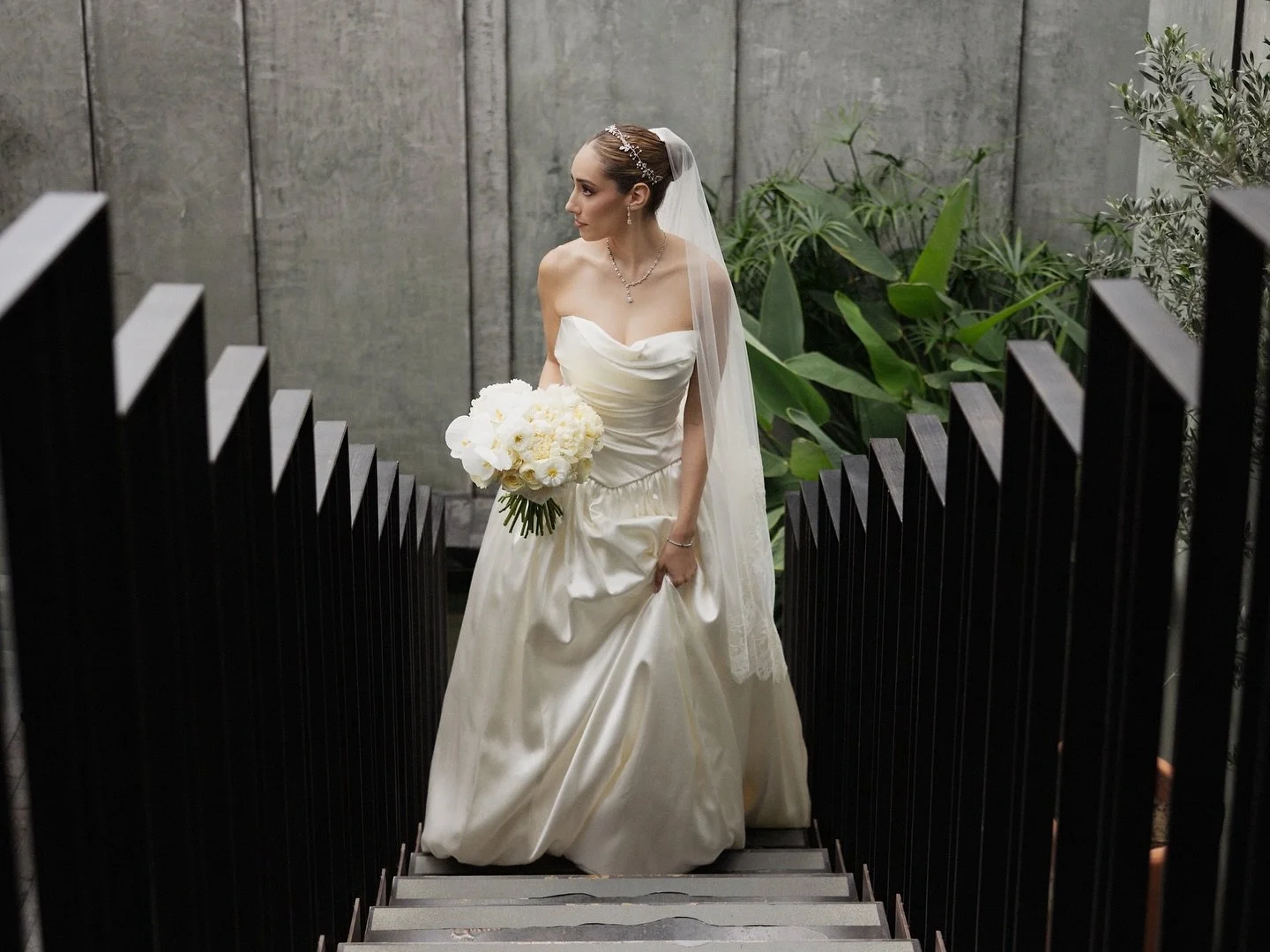 The calm before the magic ✨ @ale_aldama looked absolutely stunning, every detail perfectly her&hellip; just moments before seeing her dad and her soon-to-be husband (@frankmendoza1234 ) for the first time. 

WP @dianasandoval.weddingcoach 
Getting re