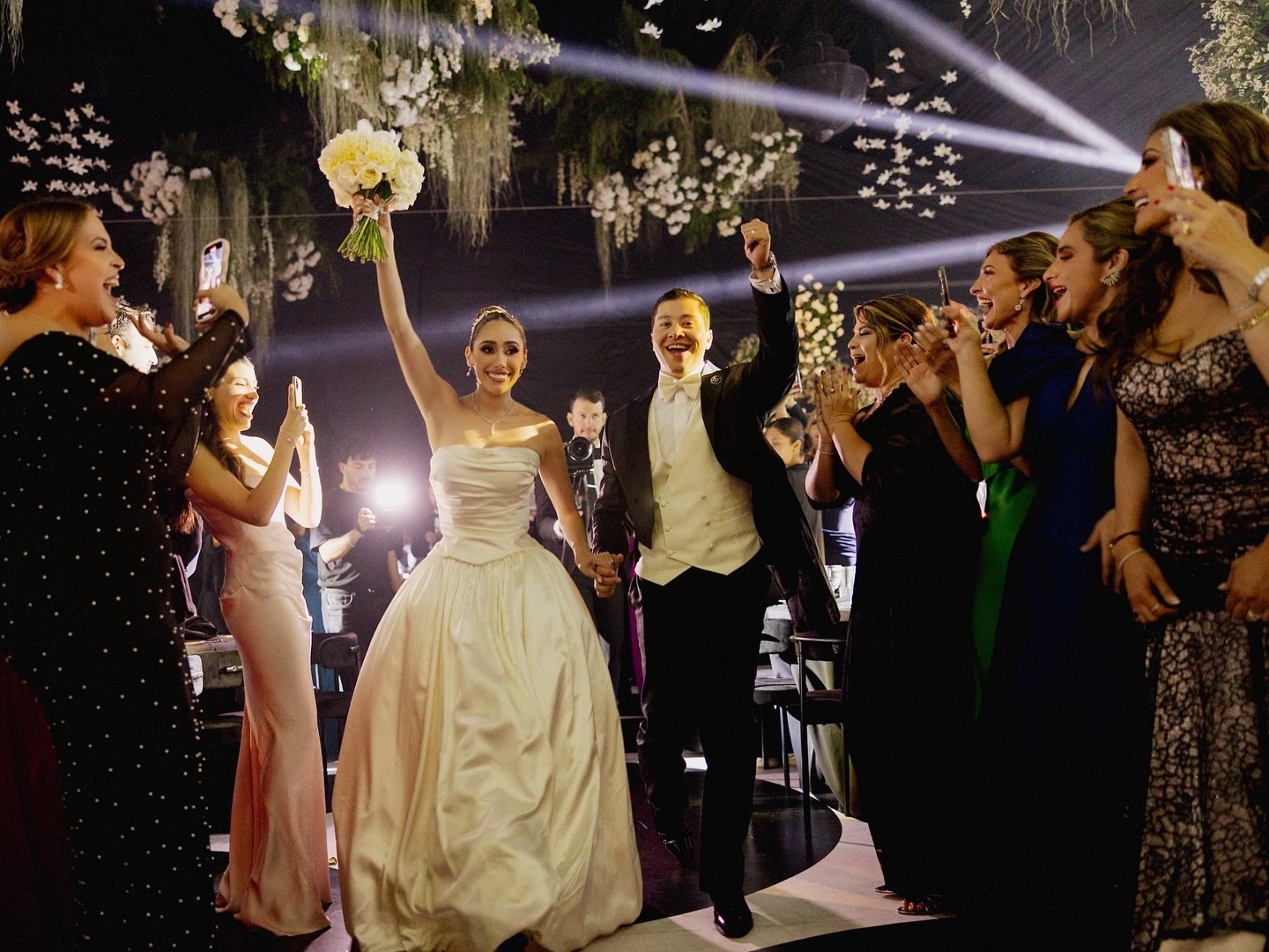 Here&rsquo;s a glimpse into Ale and Frank&rsquo;s wedding weekend&mdash;a three-day celebration filled with love, fun, and unforgettable surprises.

Oaxaca was their chosen destination, and it truly set the tone for a magical experience.
.
.
.
WP @di