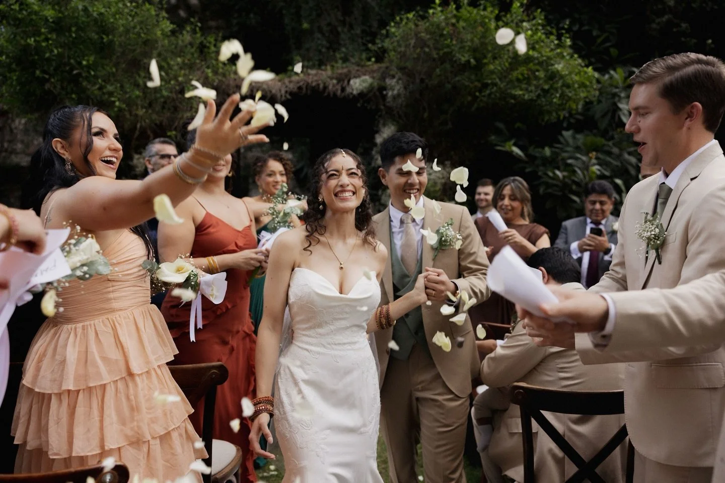 Today, I just want to pause for a moment and say&hellip; how grateful I am for this incredible job that has given me so much ❤️
Along this journey, I&rsquo;ve met amazing people and witnessed unique love stories. I&rsquo;ve become deeply aware of the