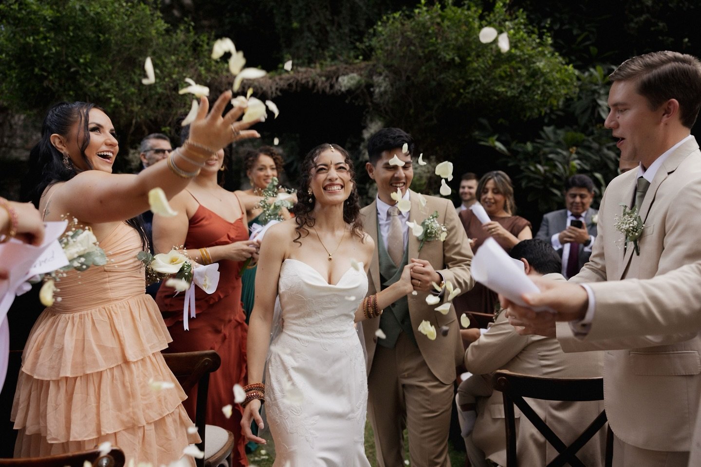 Today, I just want to pause for a moment and say&hellip; how grateful I am for this incredible job that has given me so much ❤️
Along this journey, I&rsquo;ve met amazing people and witnessed unique love stories. I&rsquo;ve become deeply aware of the