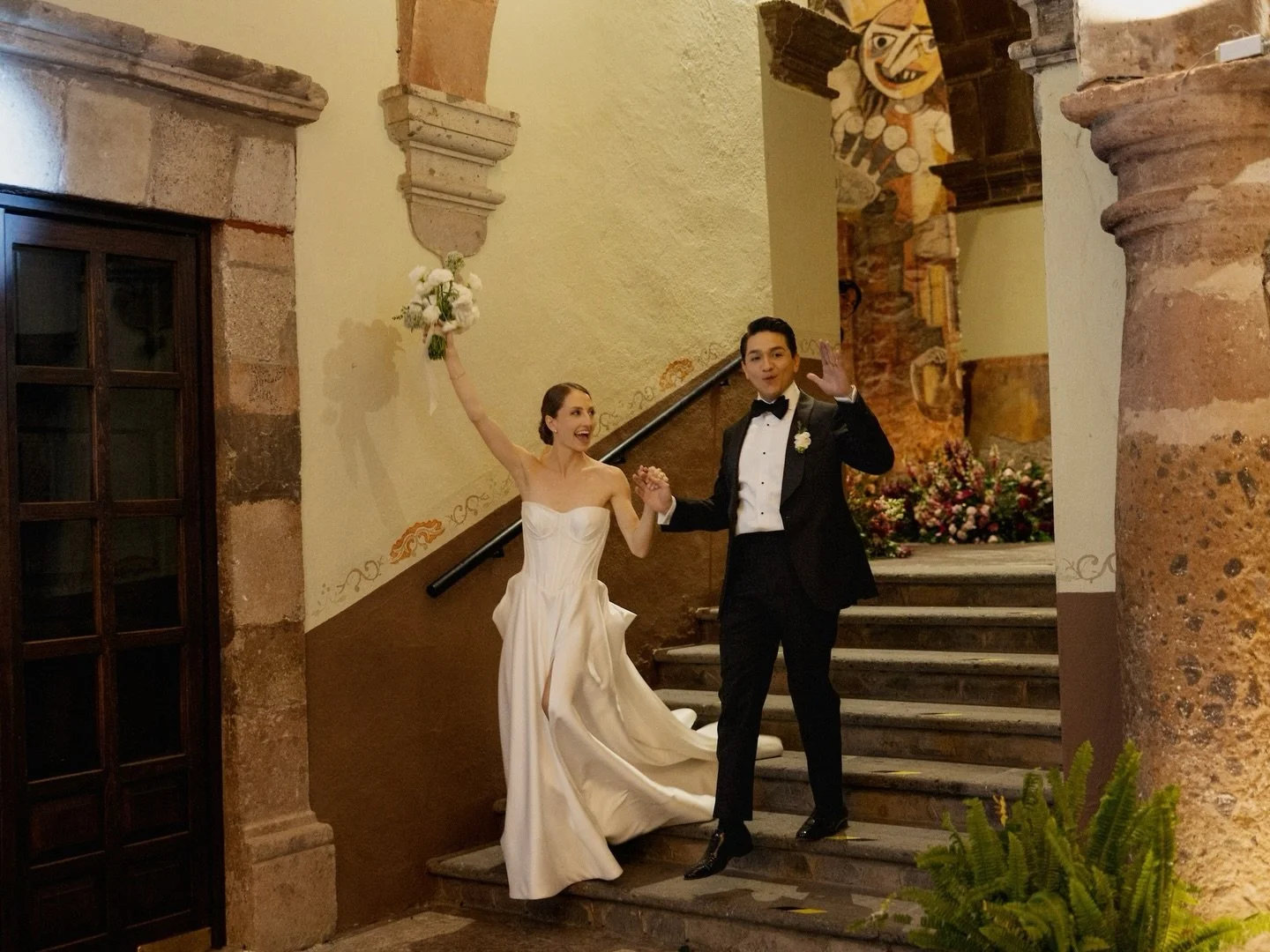 Some nights stay with you forever 🌌
The kind you&rsquo;ll talk about twenty years from now,
the one that brings a smile back to your face every time you look at the photos. 

This is your sign to get married in Mexico

WP @soleisanmiguel 
Flowers @p