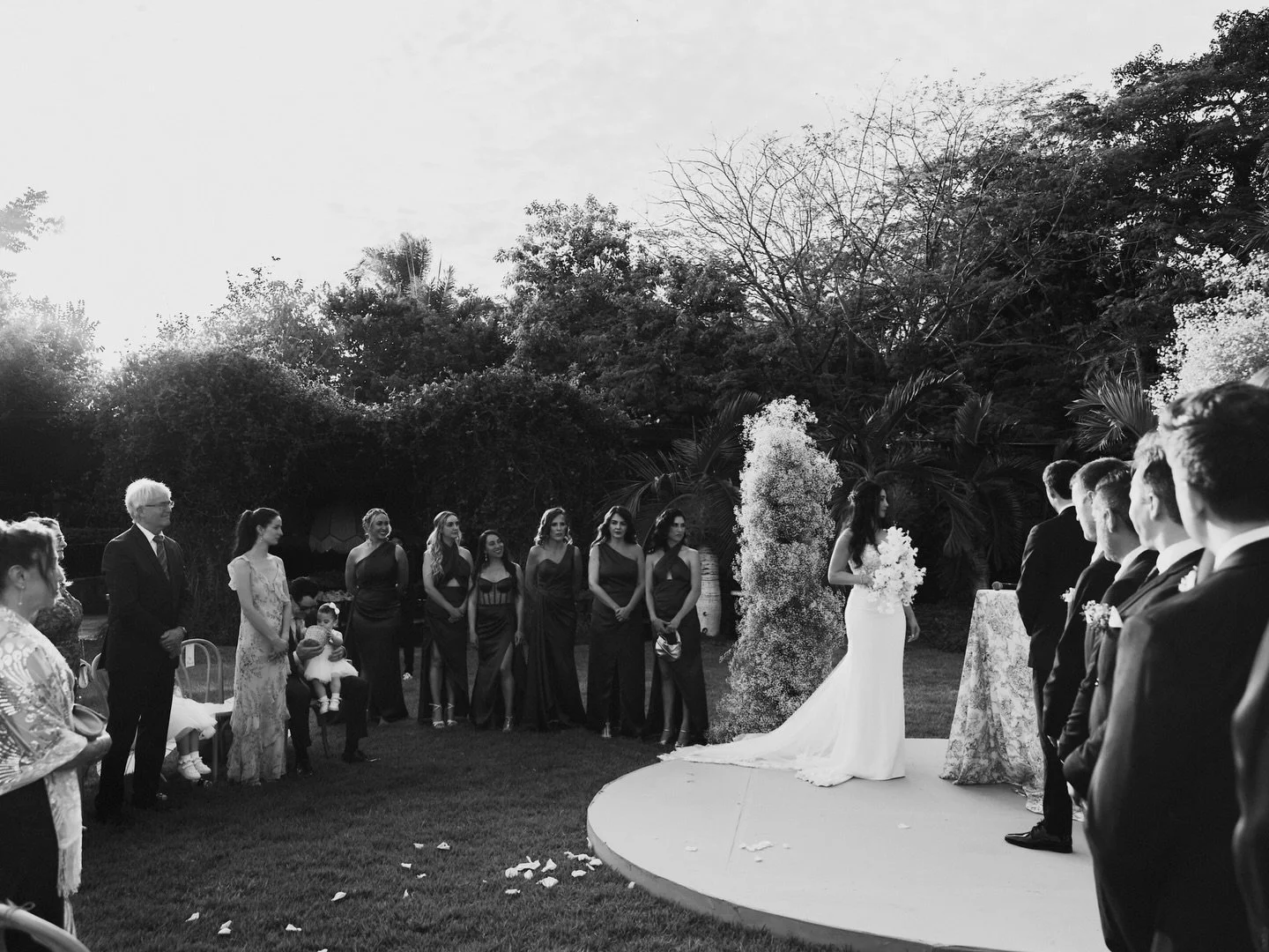 Timeless black and white memories from a beautiful ceremony in Punta Mita 
.
.
.
WP @ferburr.weddings 
Venue @wpuntademita 

#weddings #destinationweddingphotography #destinationwedding #weddingday #weddinginspiration