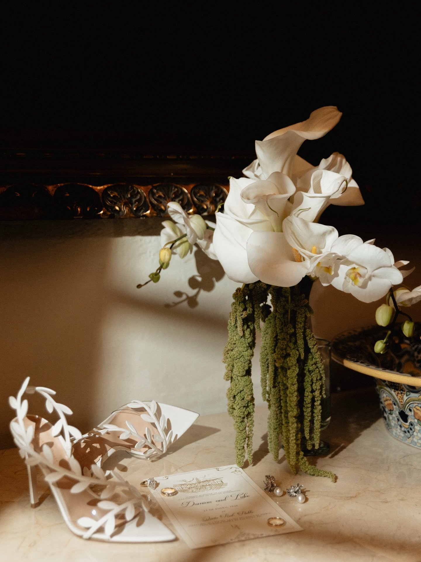 Every detail whispers the promise of a perfect day ✨🤍

WP @pamelacanoweddingplanner 
Venue @hotelquintarealpuebla 
Video @sporastudio 
Dress @millanova 
Shoes @gianvitorossi 

#weddingphotographer #weddinginspiration #weddingsinmexico #weddinglove #