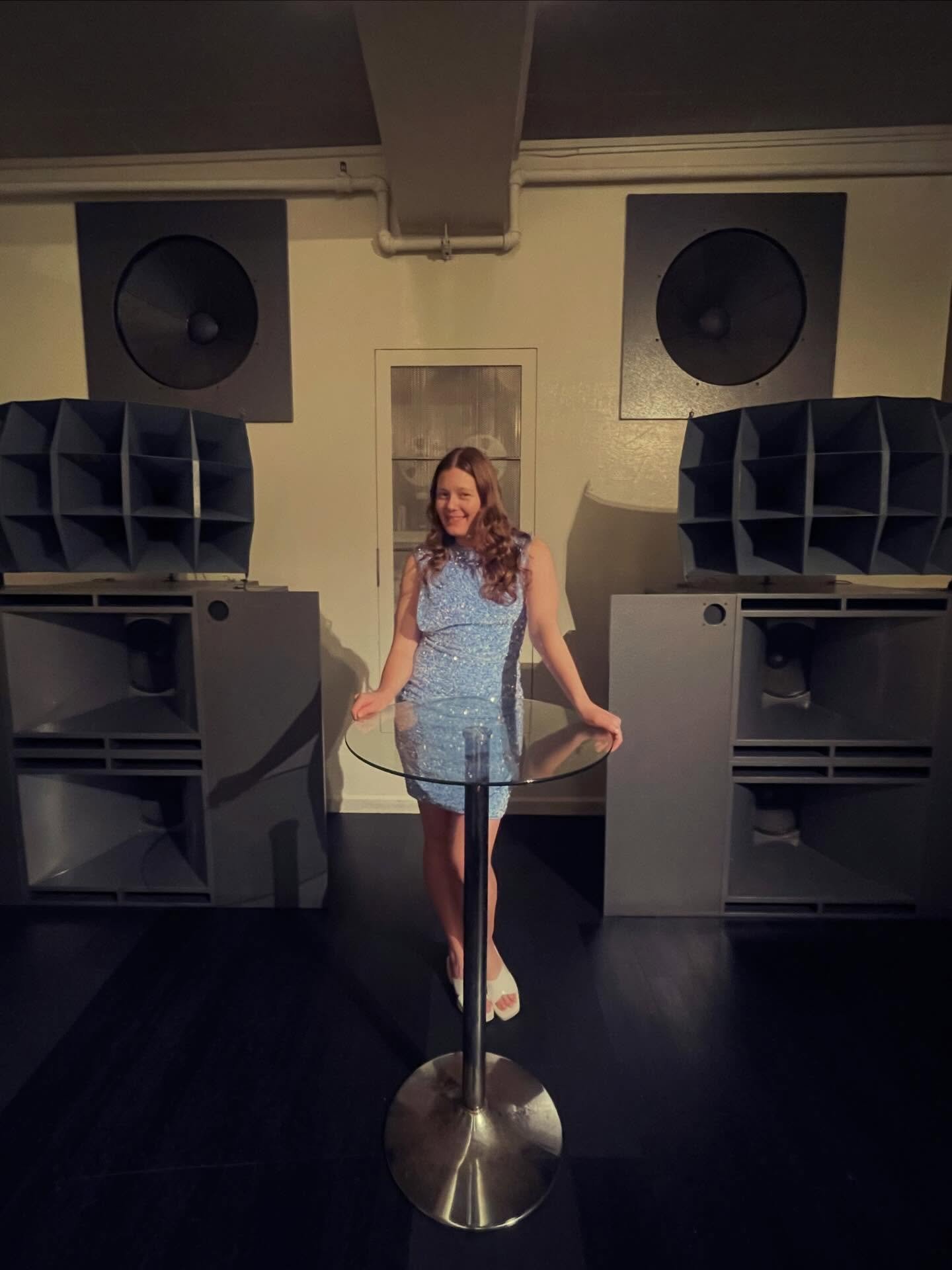 Thank you for coming to the listening party 🩵

Thank you to @publicrecordsnyc for having us 💜 Thank you to @milestooth @cleekschrey @wowtashawow for joining me ❤️ thank you for listening to if a song fades our, it&rsquo;s playing forever somewhere 