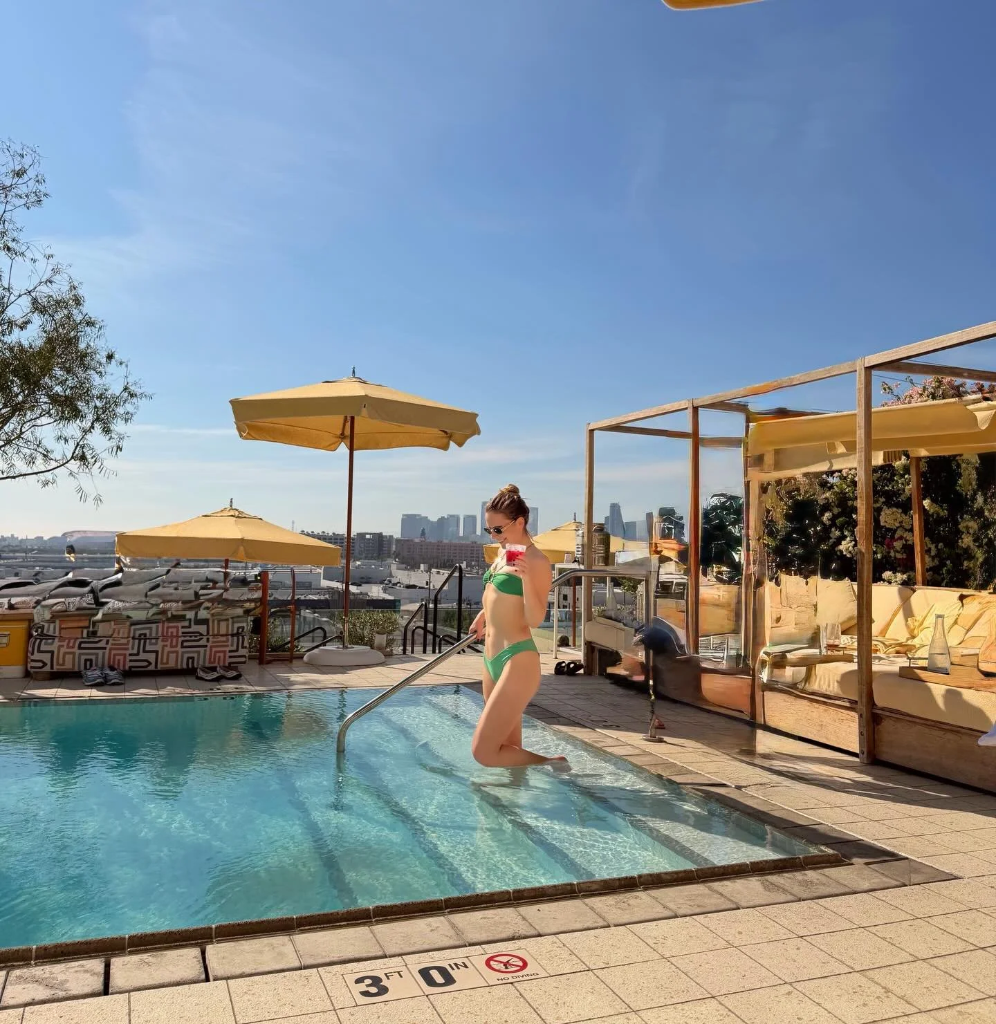 Why does everyone boast that &ldquo;you can remove people from your pictures now&rdquo; when removing people from your pictures looks like pic 1 🤣 am I just too millennial for this? Spot the people I removed lol. Fun staycation at the Soho Warehouse